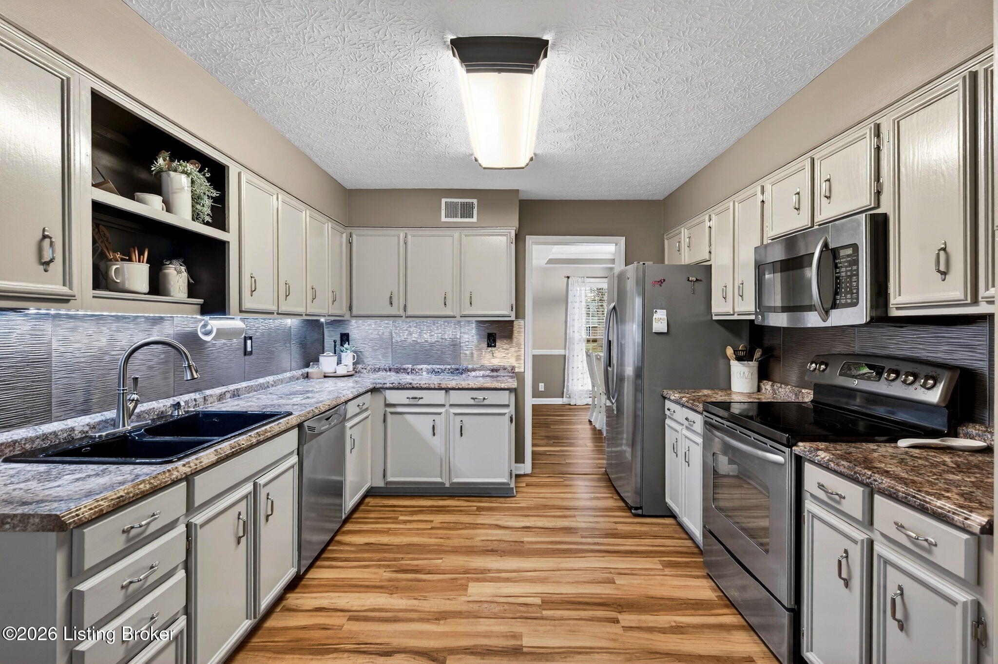 4809 Fox Chase Dr