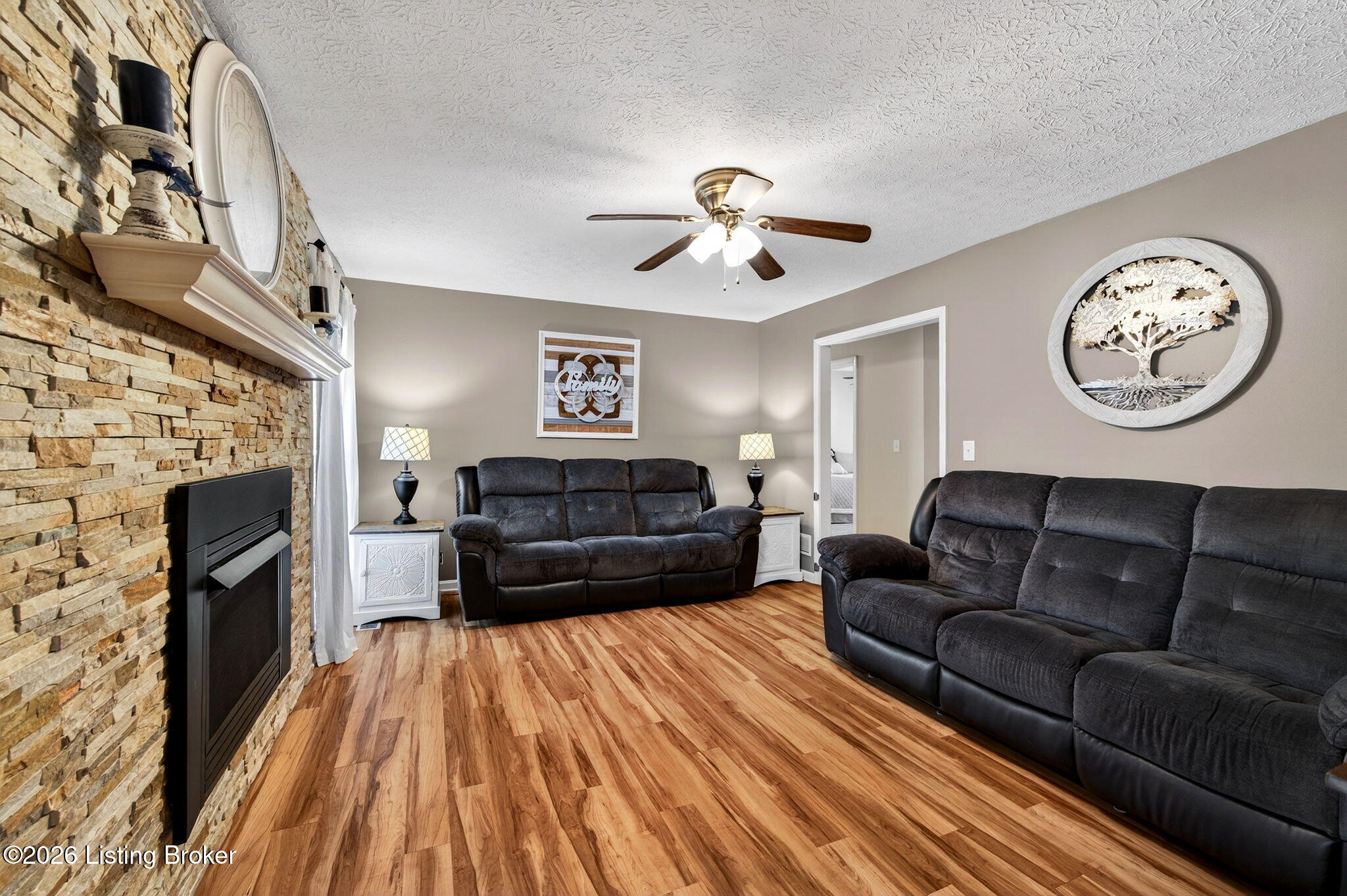 4809 Fox Chase Dr