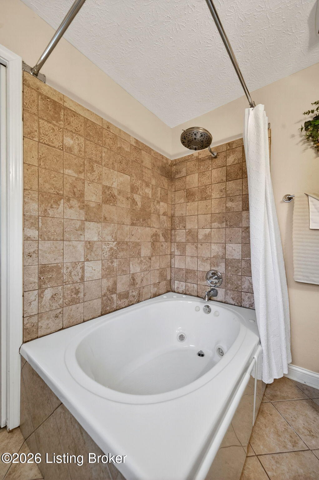 4809 Fox Chase Dr