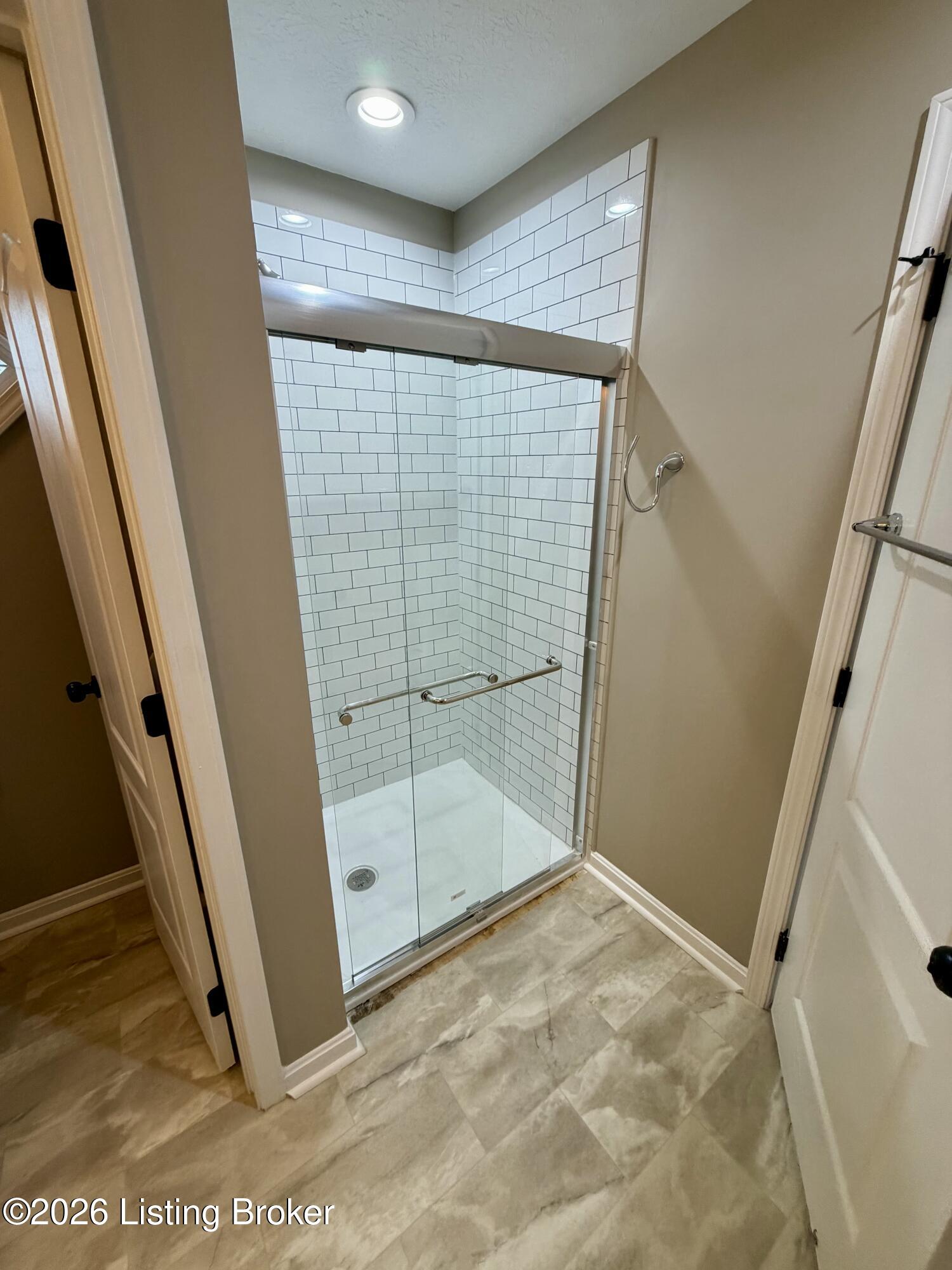 6229 Camden Cir