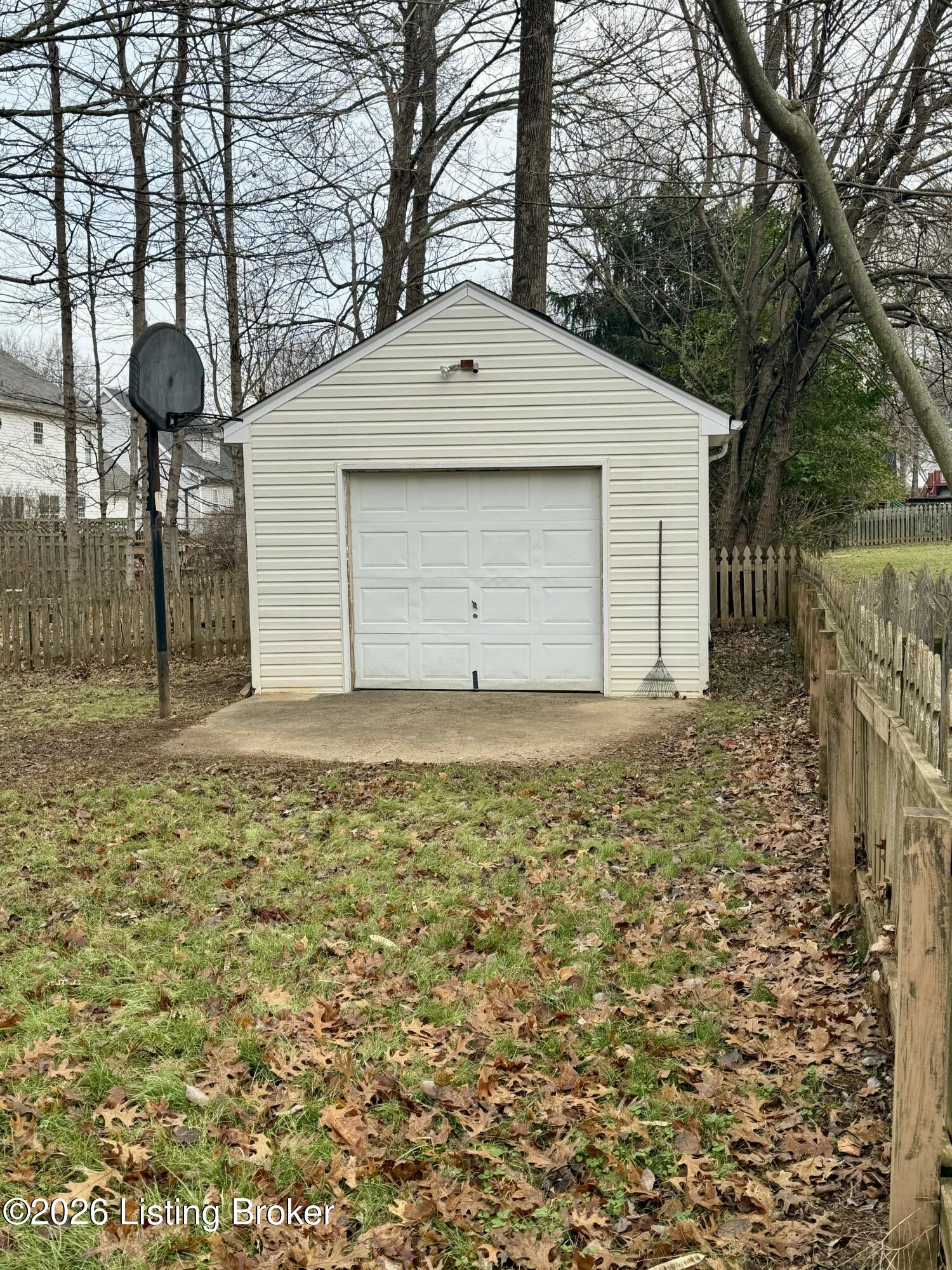 6229 Camden Cir