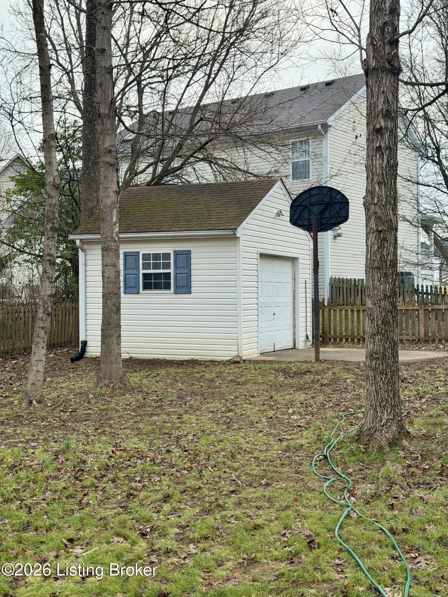 6229 Camden Cir