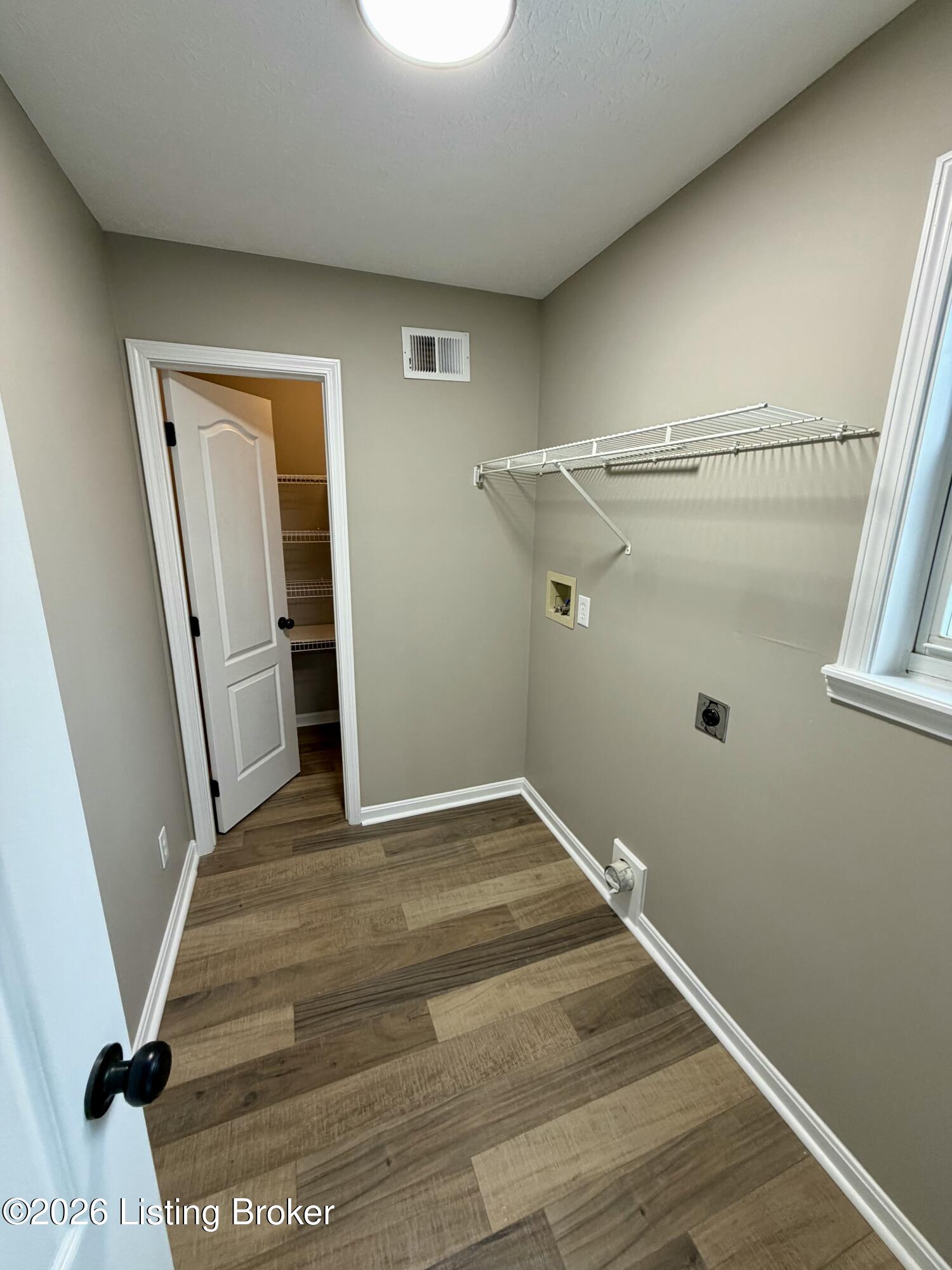 6229 Camden Cir