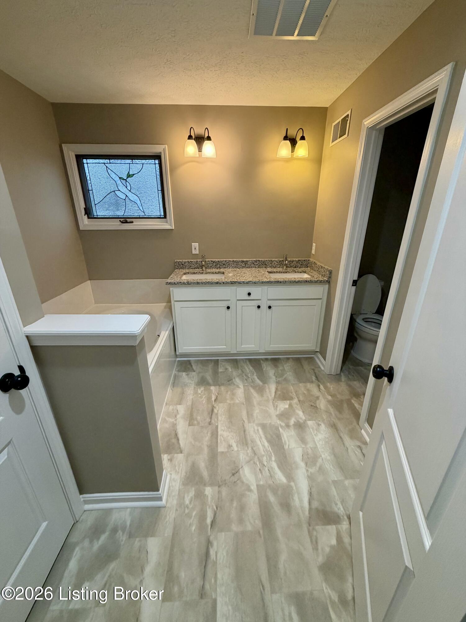 6229 Camden Cir