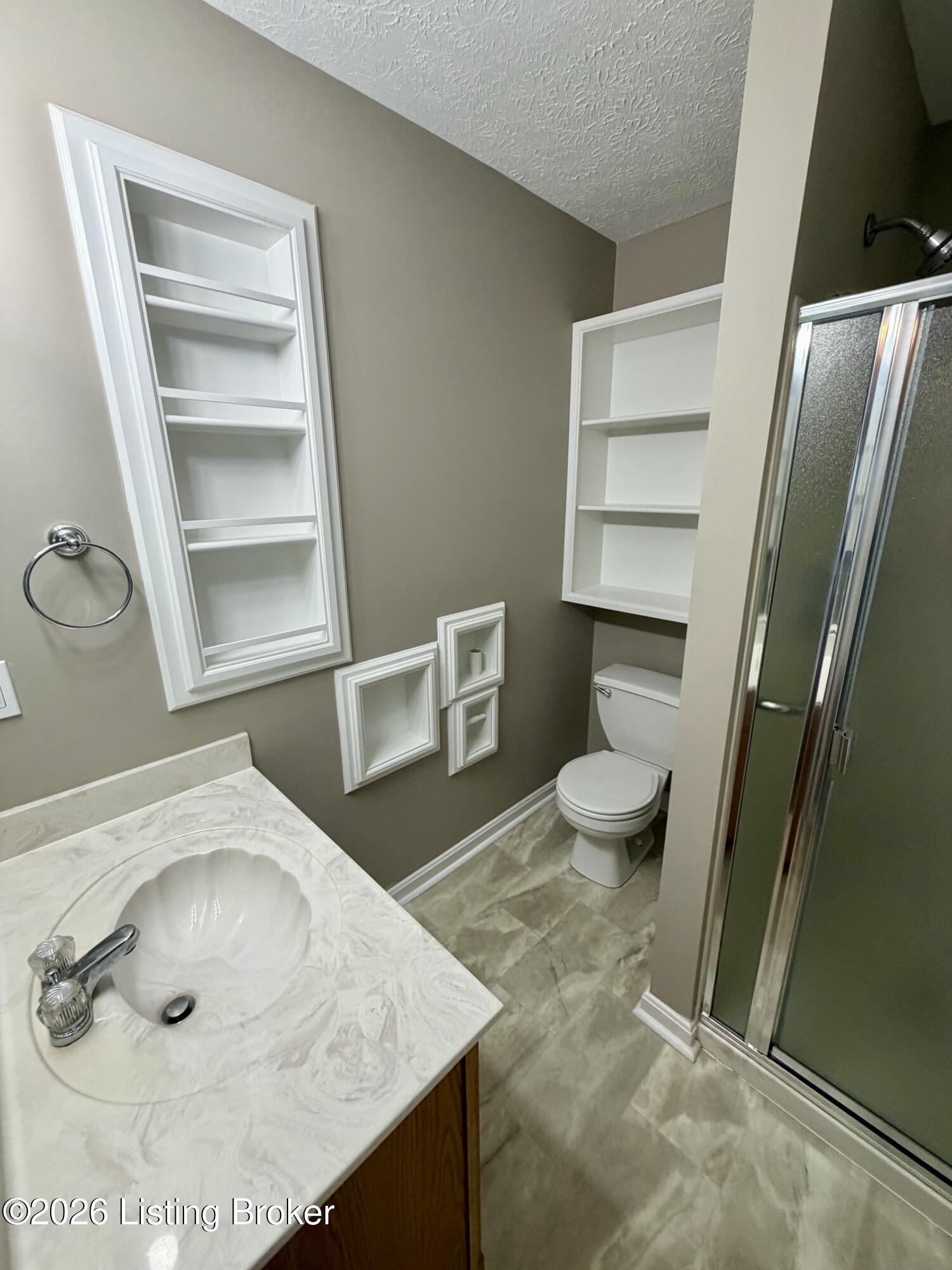 6229 Camden Cir