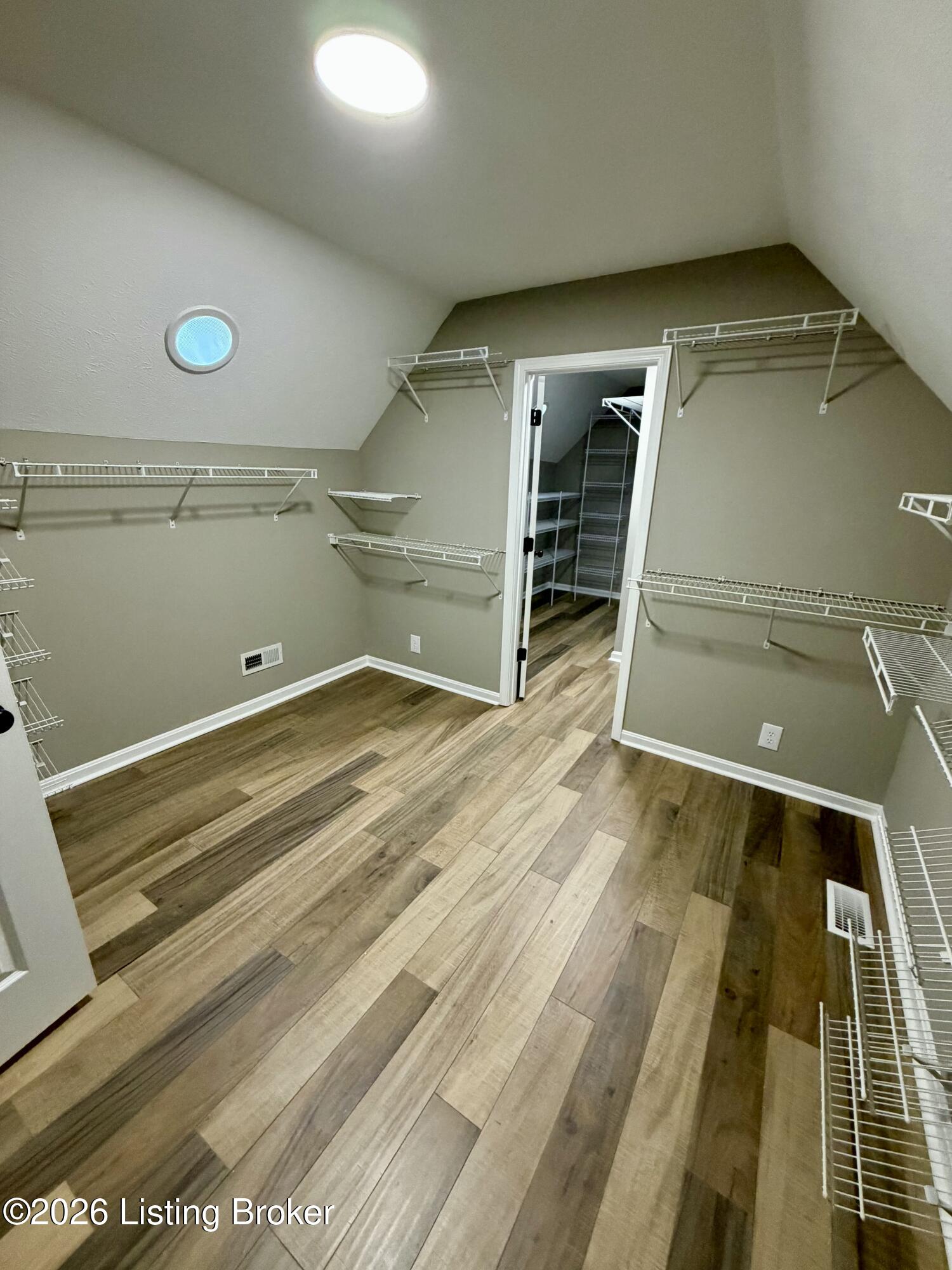 6229 Camden Cir