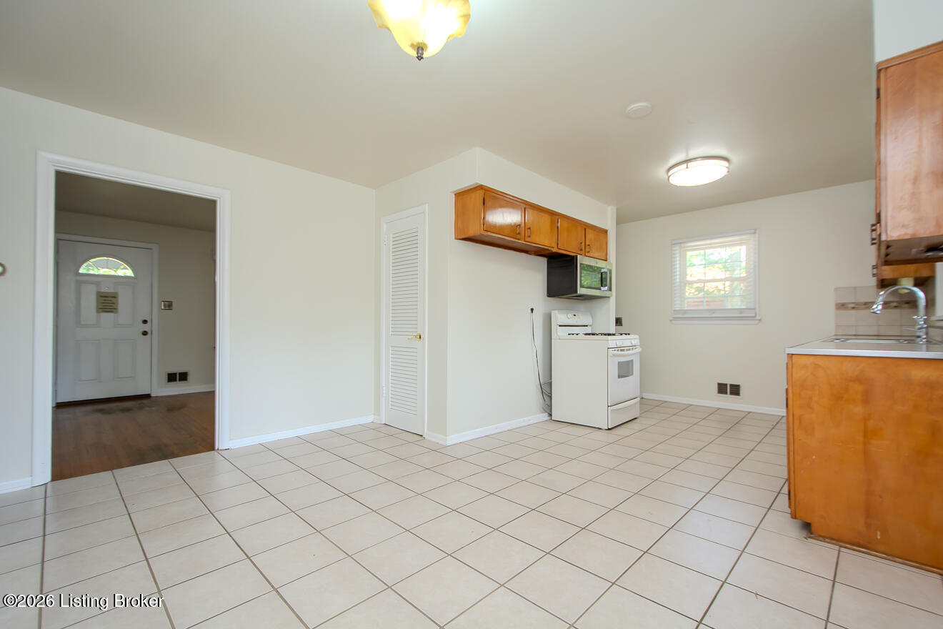 1502 Hobart Ct