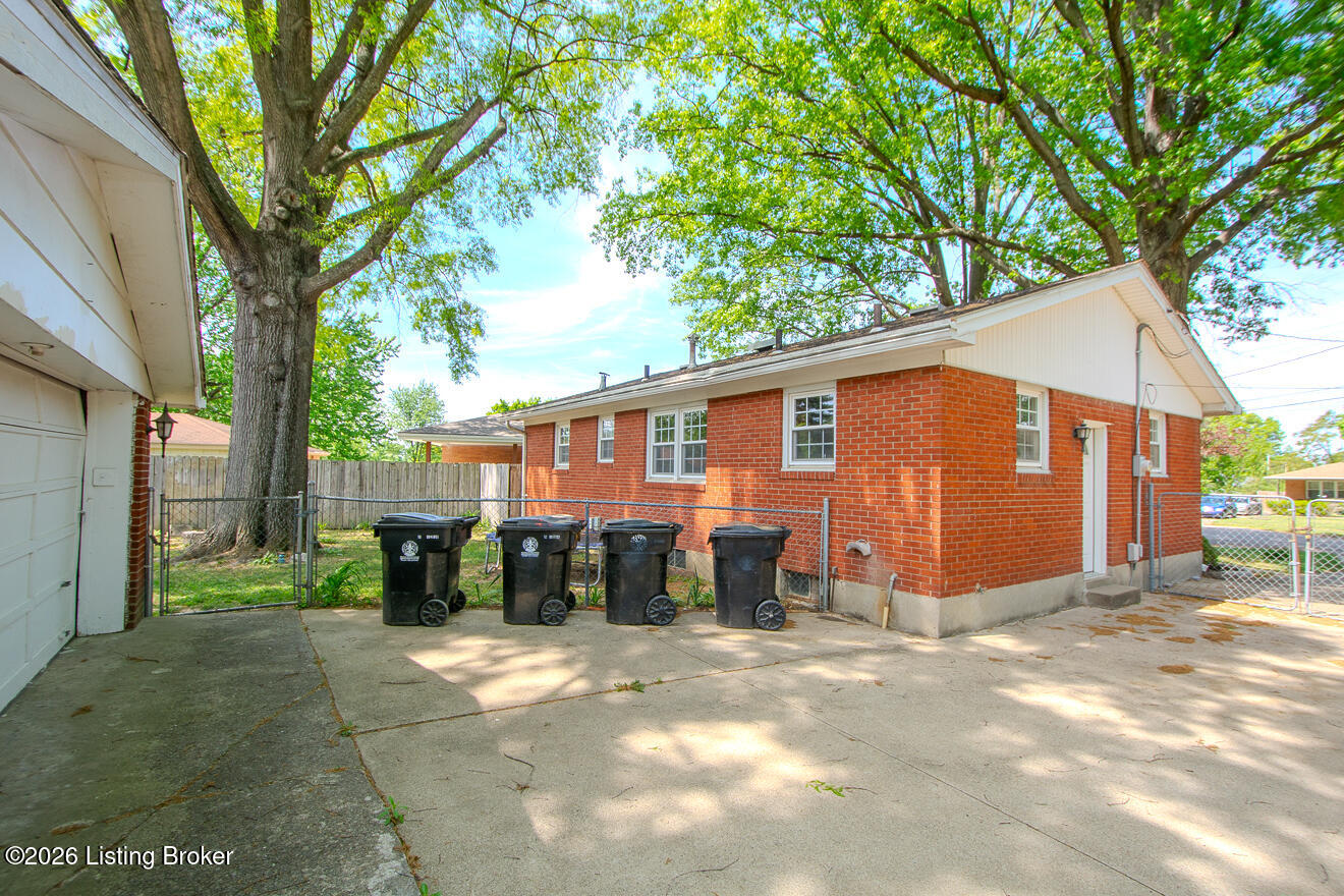1502 Hobart Ct
