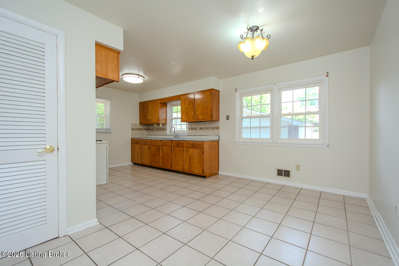 1502 Hobart Ct