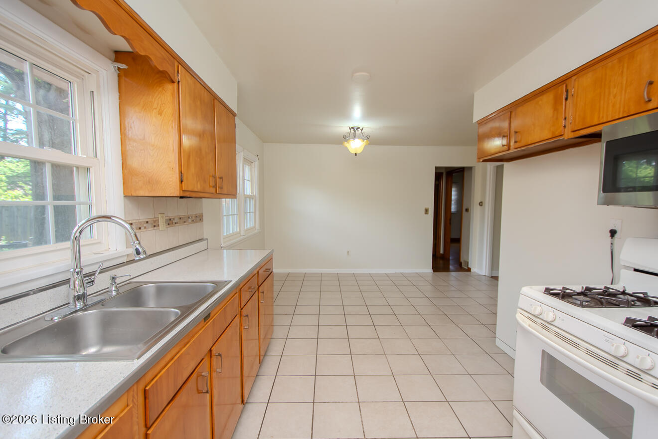 1502 Hobart Ct