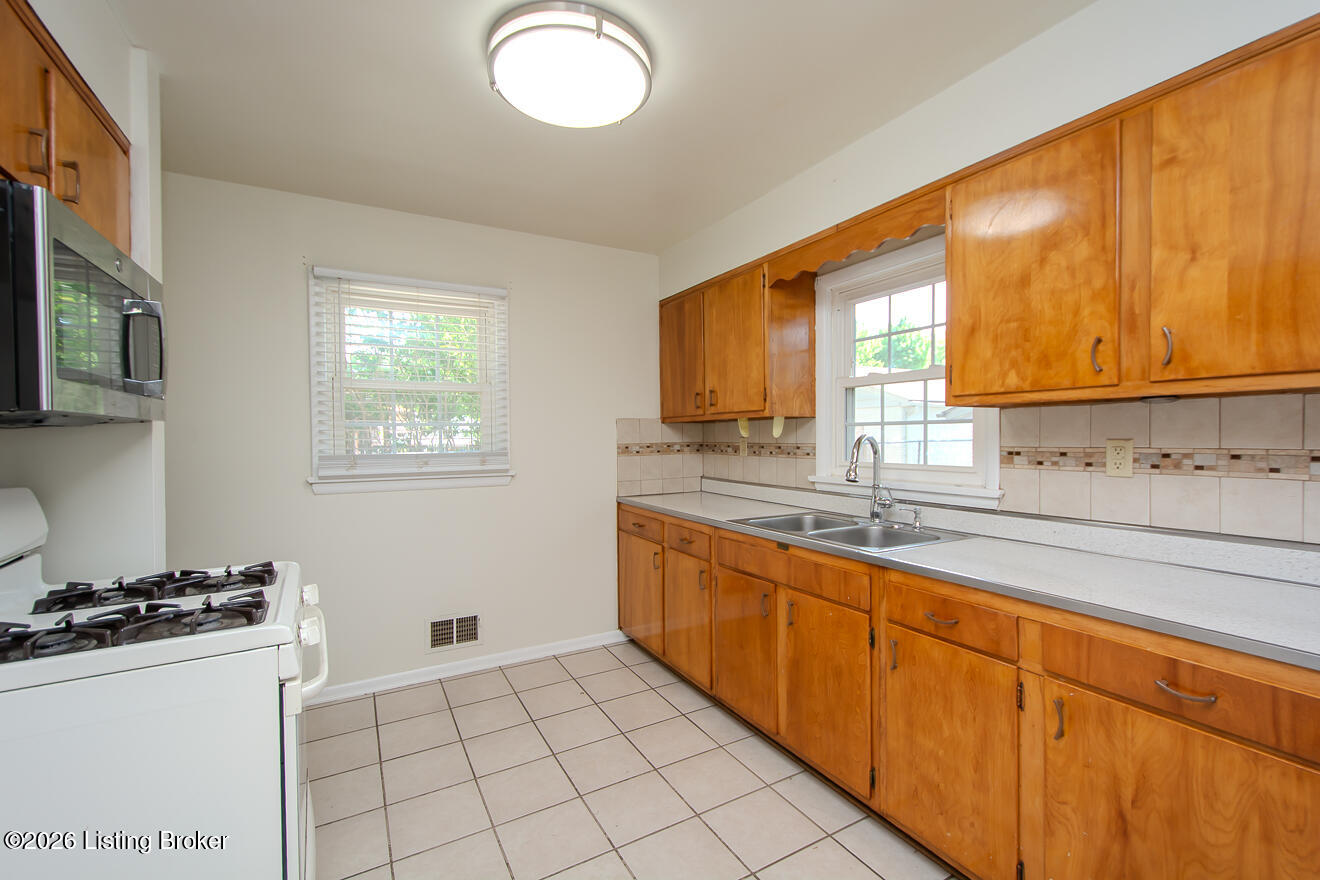 1502 Hobart Ct