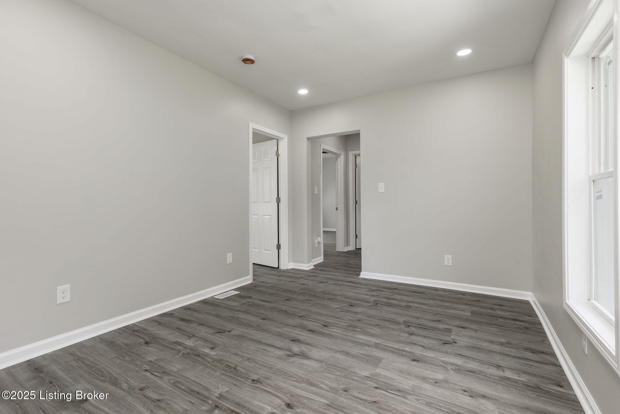 1052 CECIL Ave