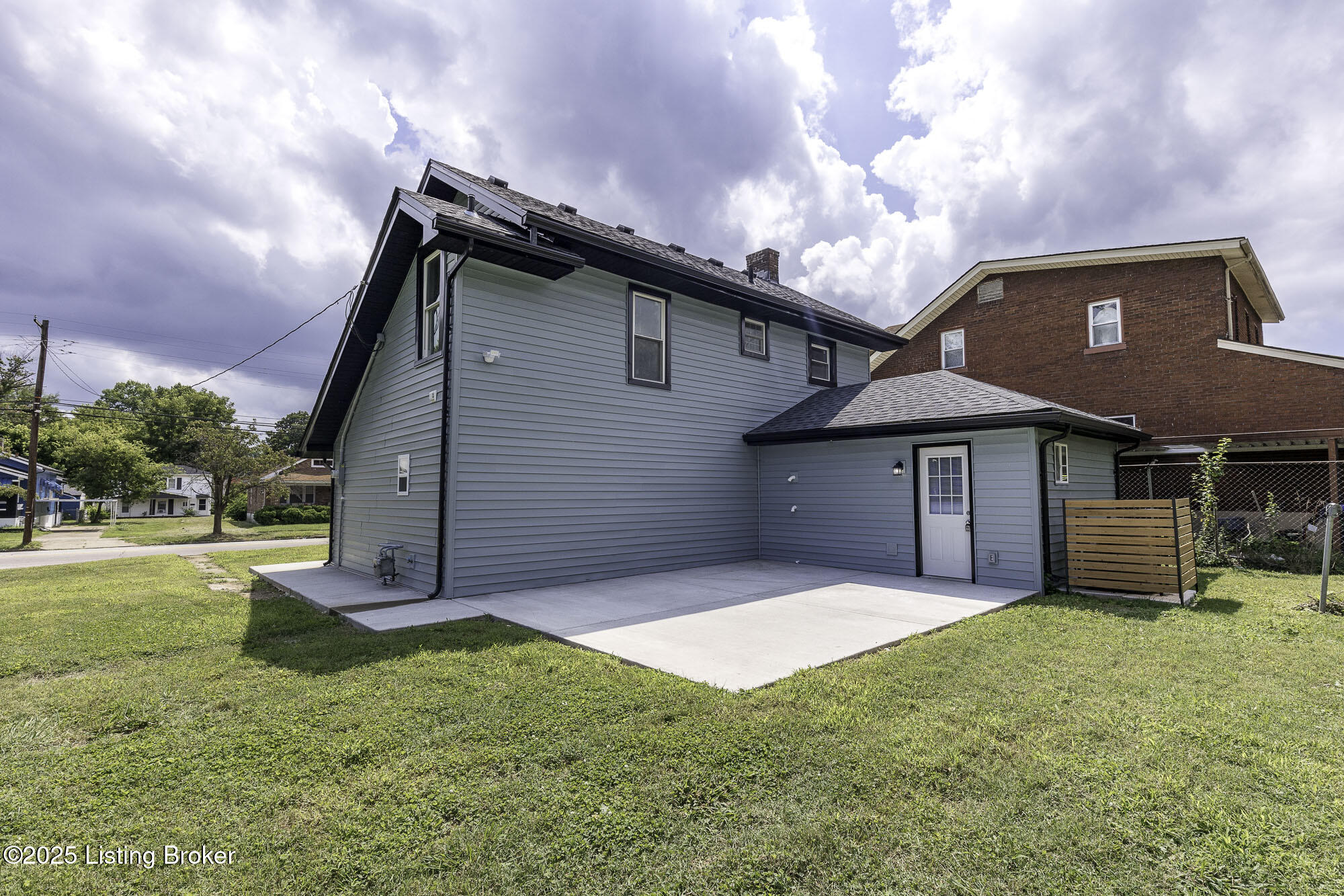 1052 CECIL Ave