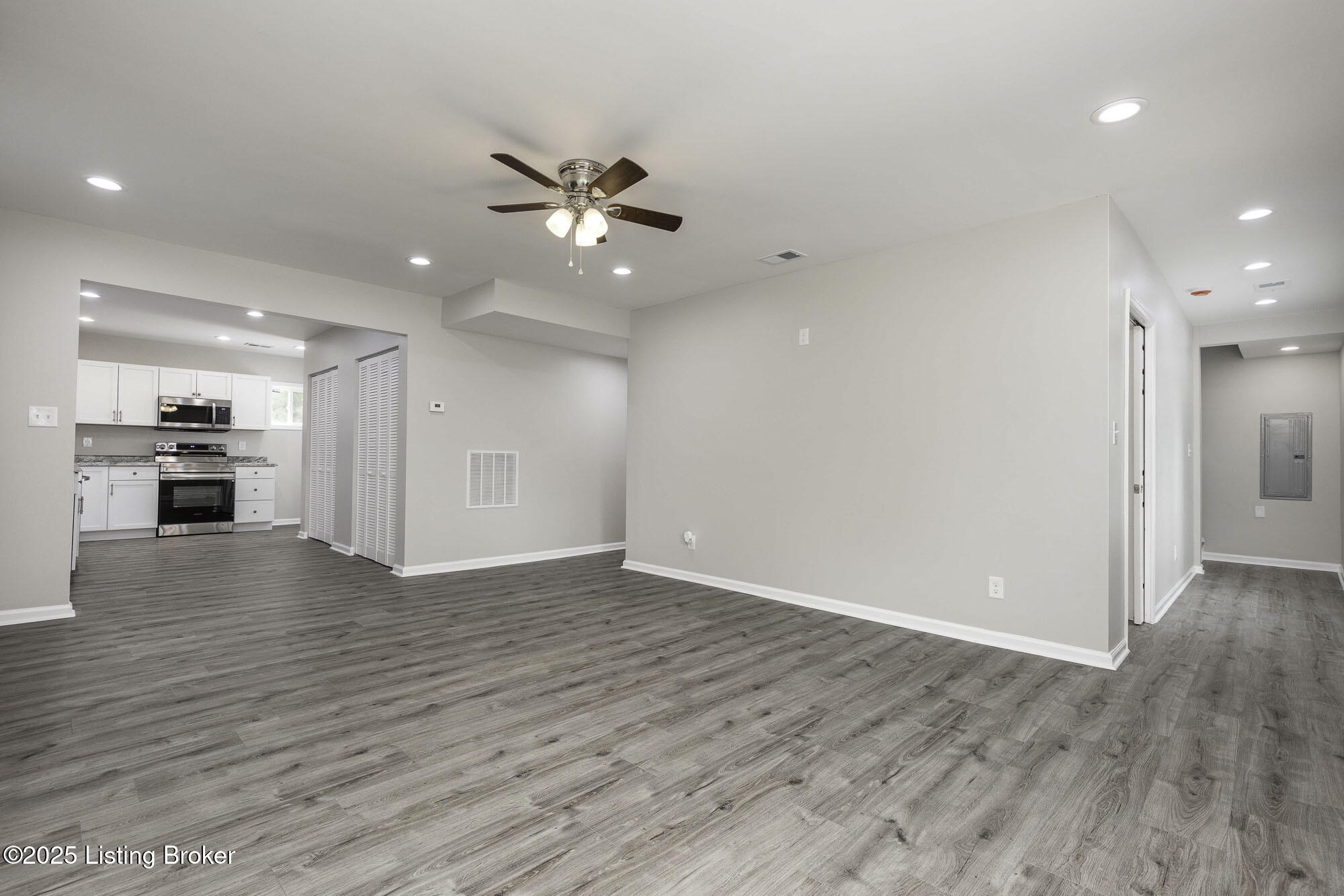 1052 CECIL Ave
