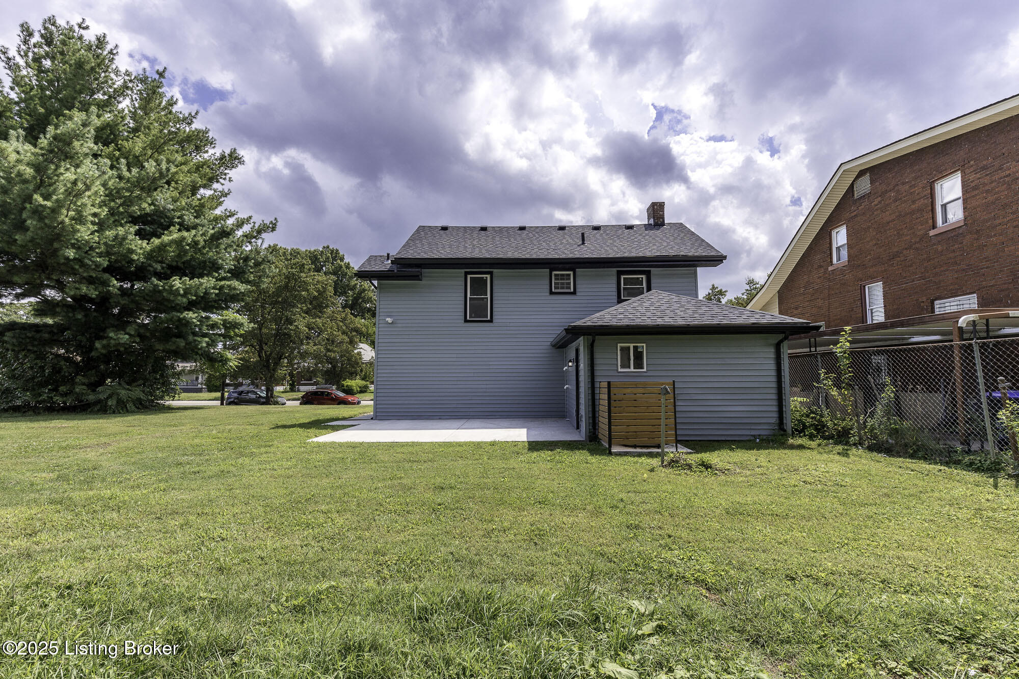1052 CECIL Ave
