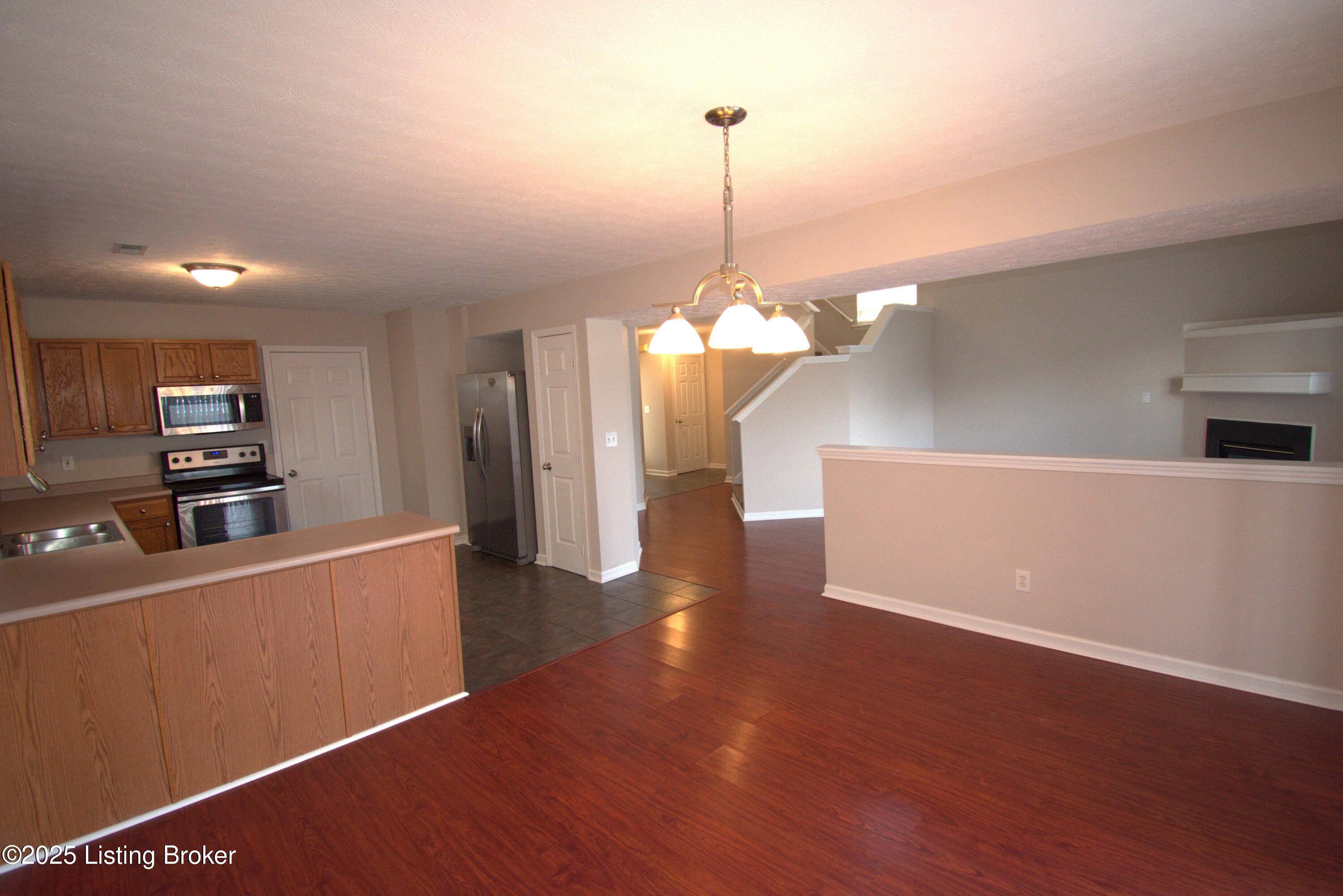 4221 Willowview Blvd
