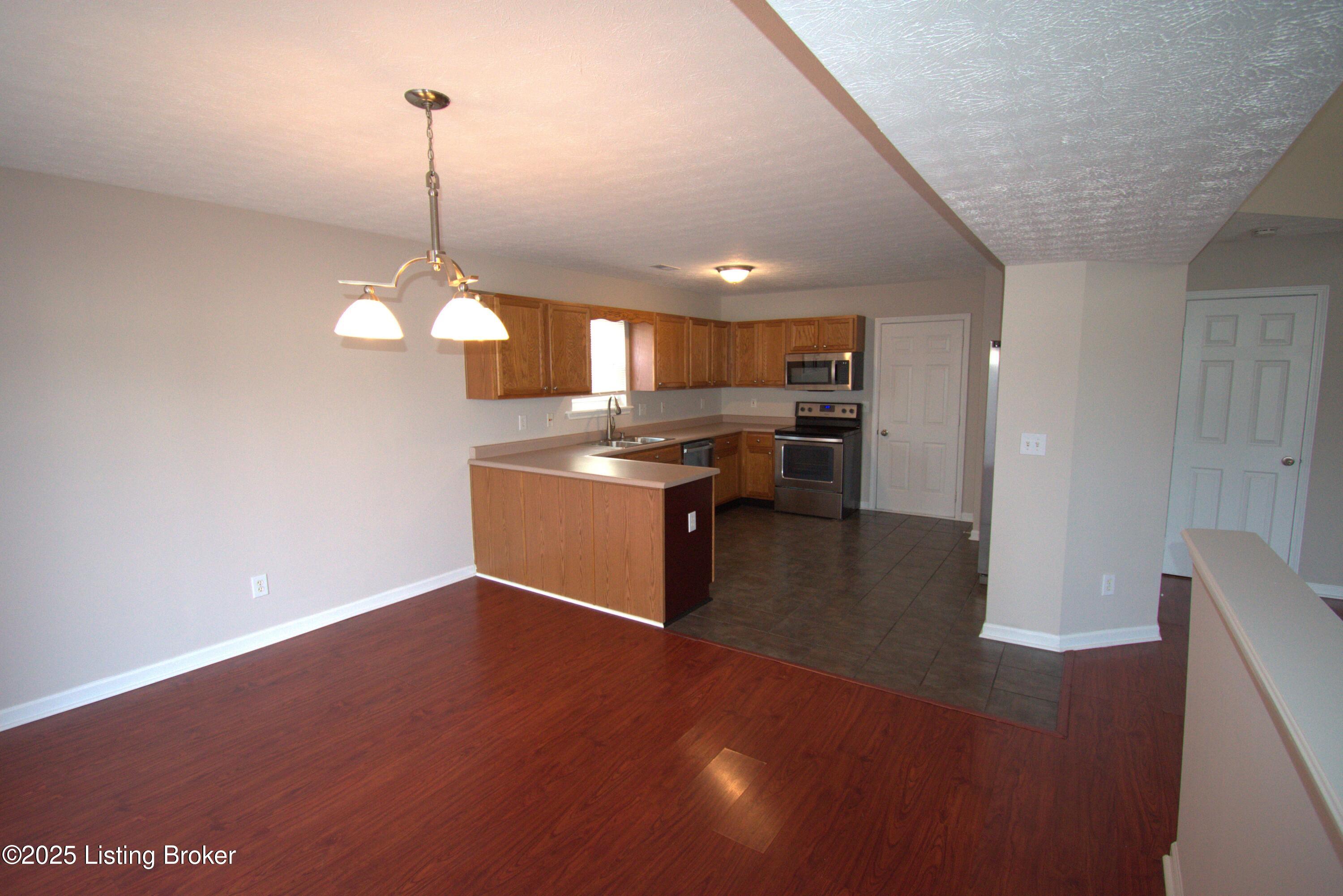 4221 Willowview Blvd