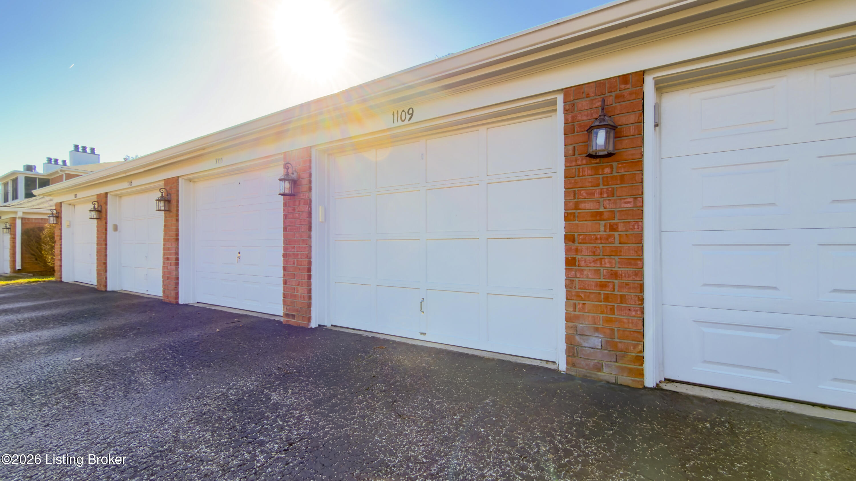 1109 Donard Park Ave