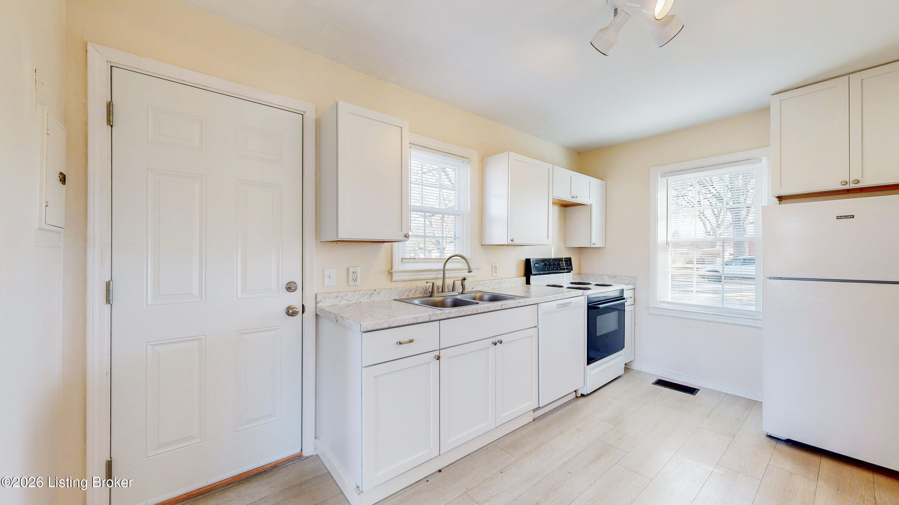 2437 Proctor Knott Dr