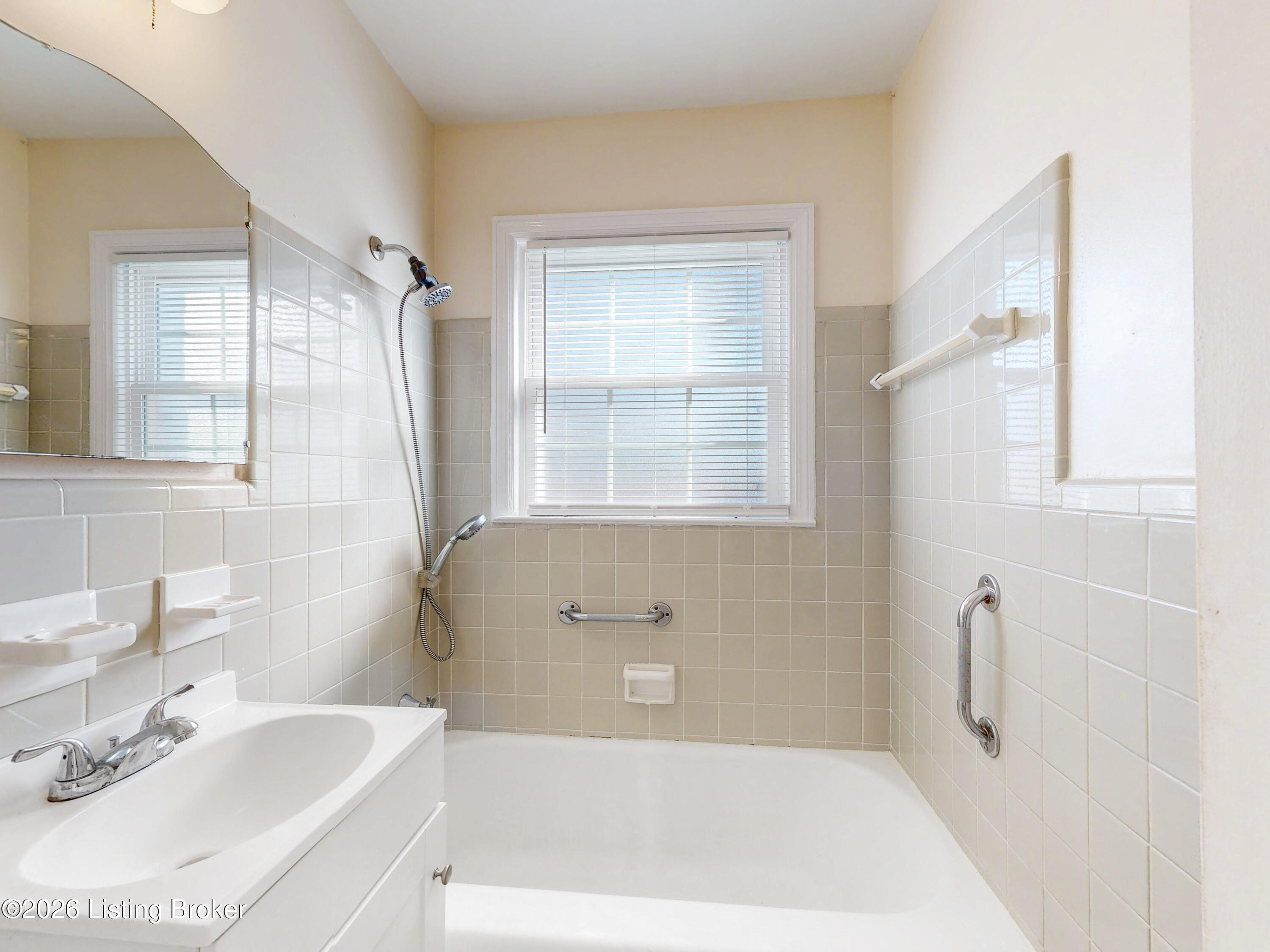 2437 Proctor Knott Dr