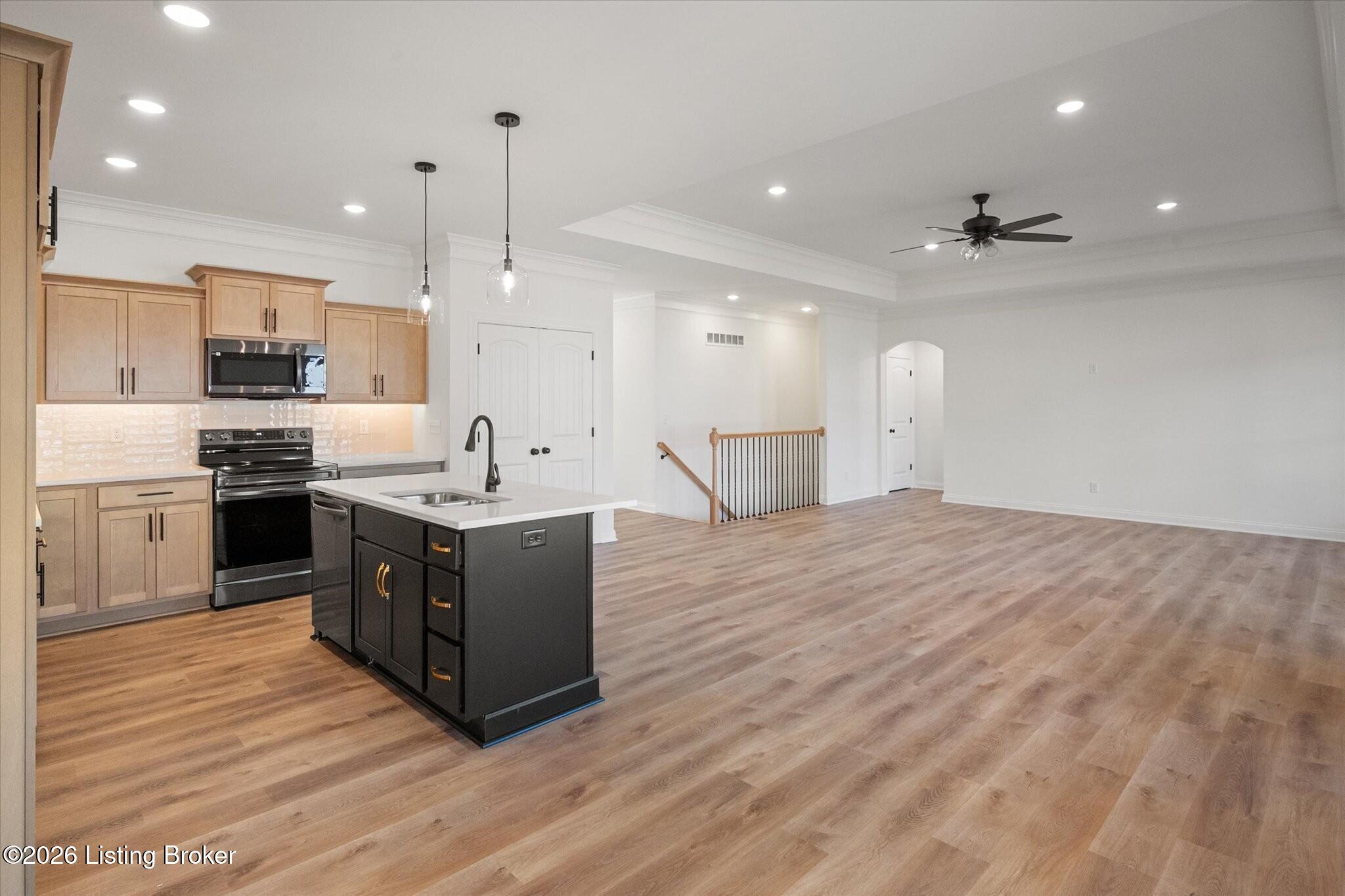 150 Broken Arrow Ct