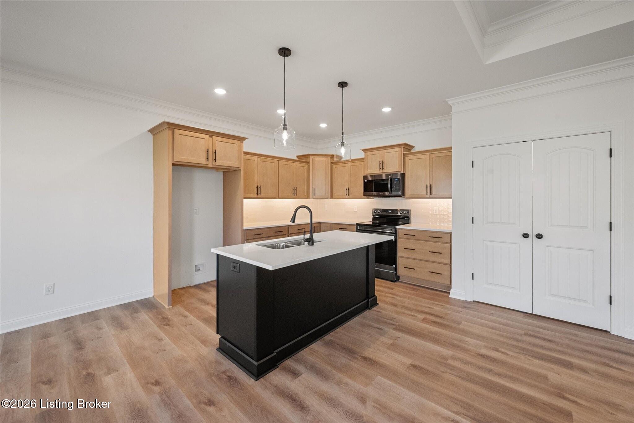 150 Broken Arrow Ct