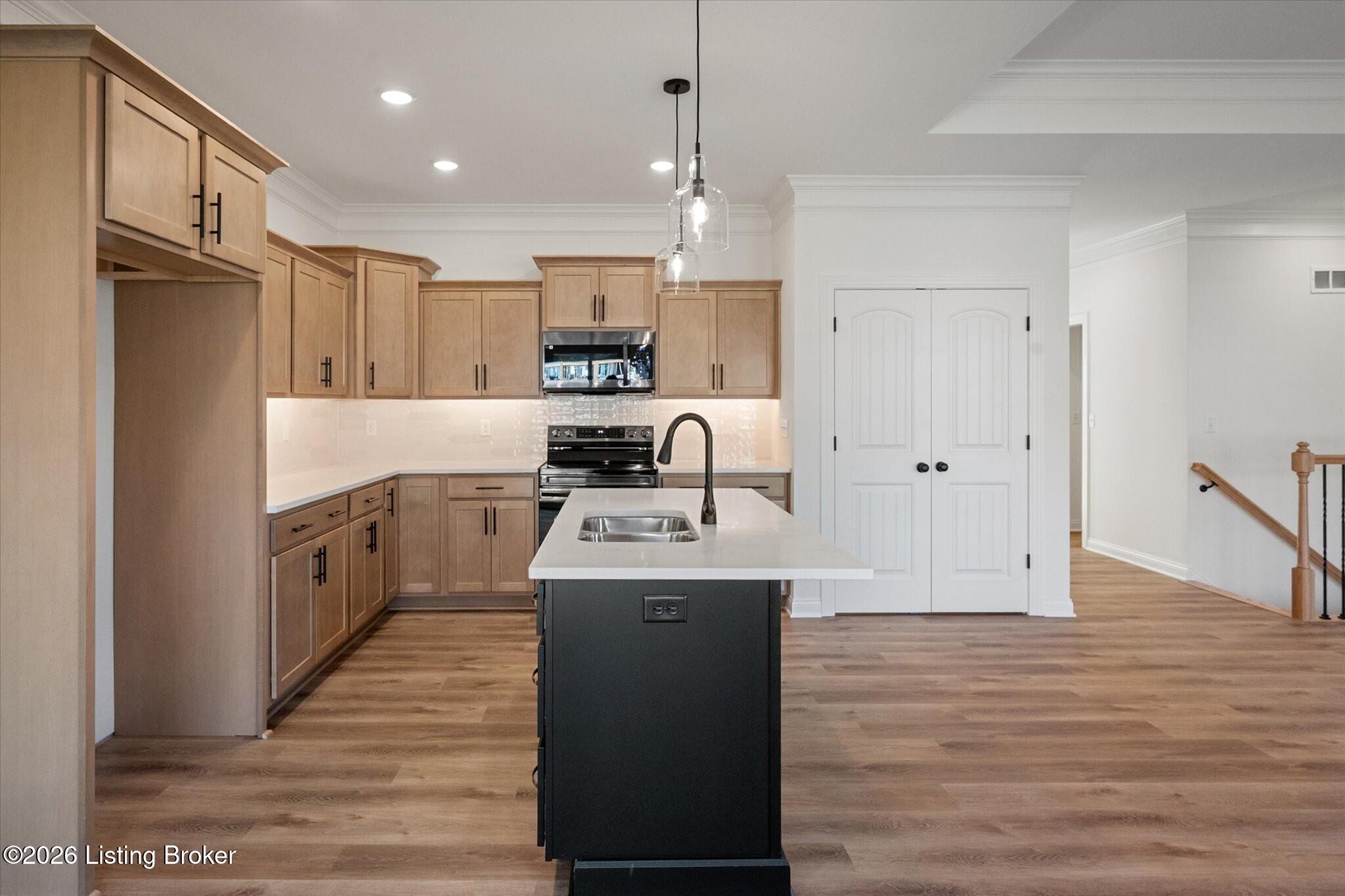 150 Broken Arrow Ct
