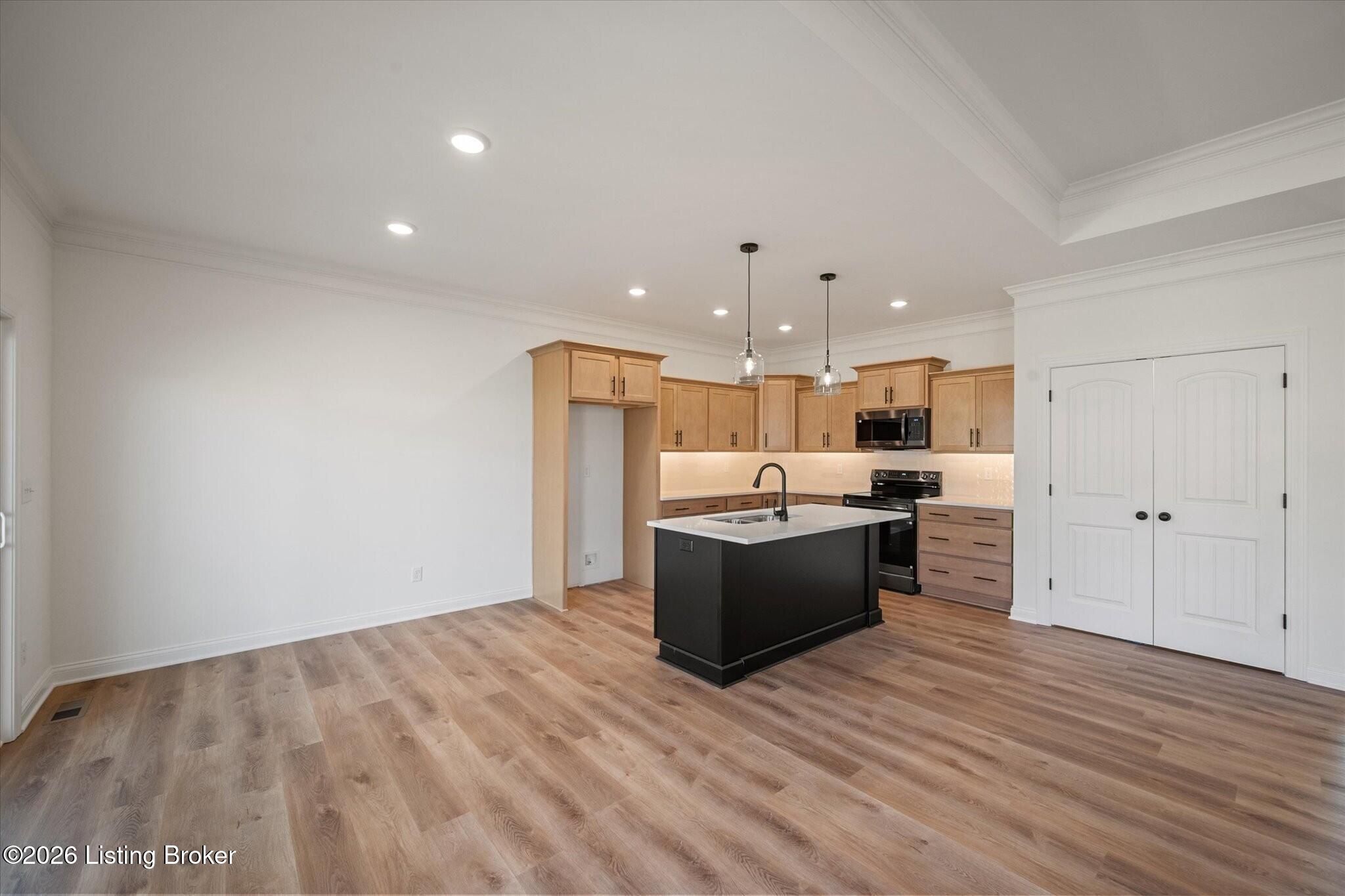 150 Broken Arrow Ct