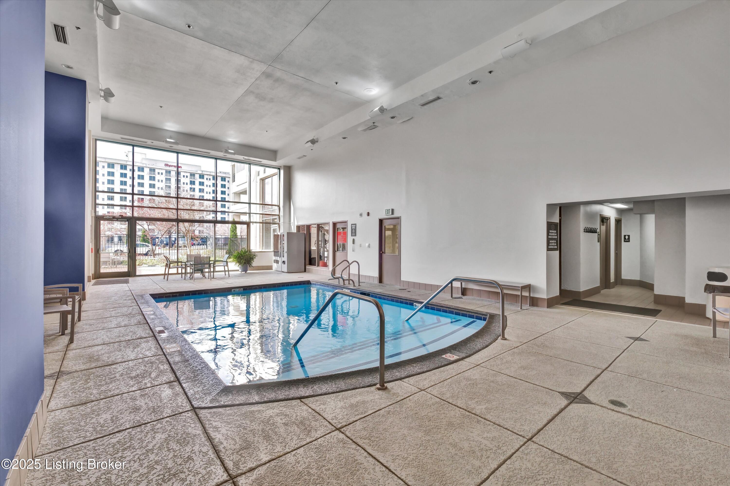 606 W Riverside Dr