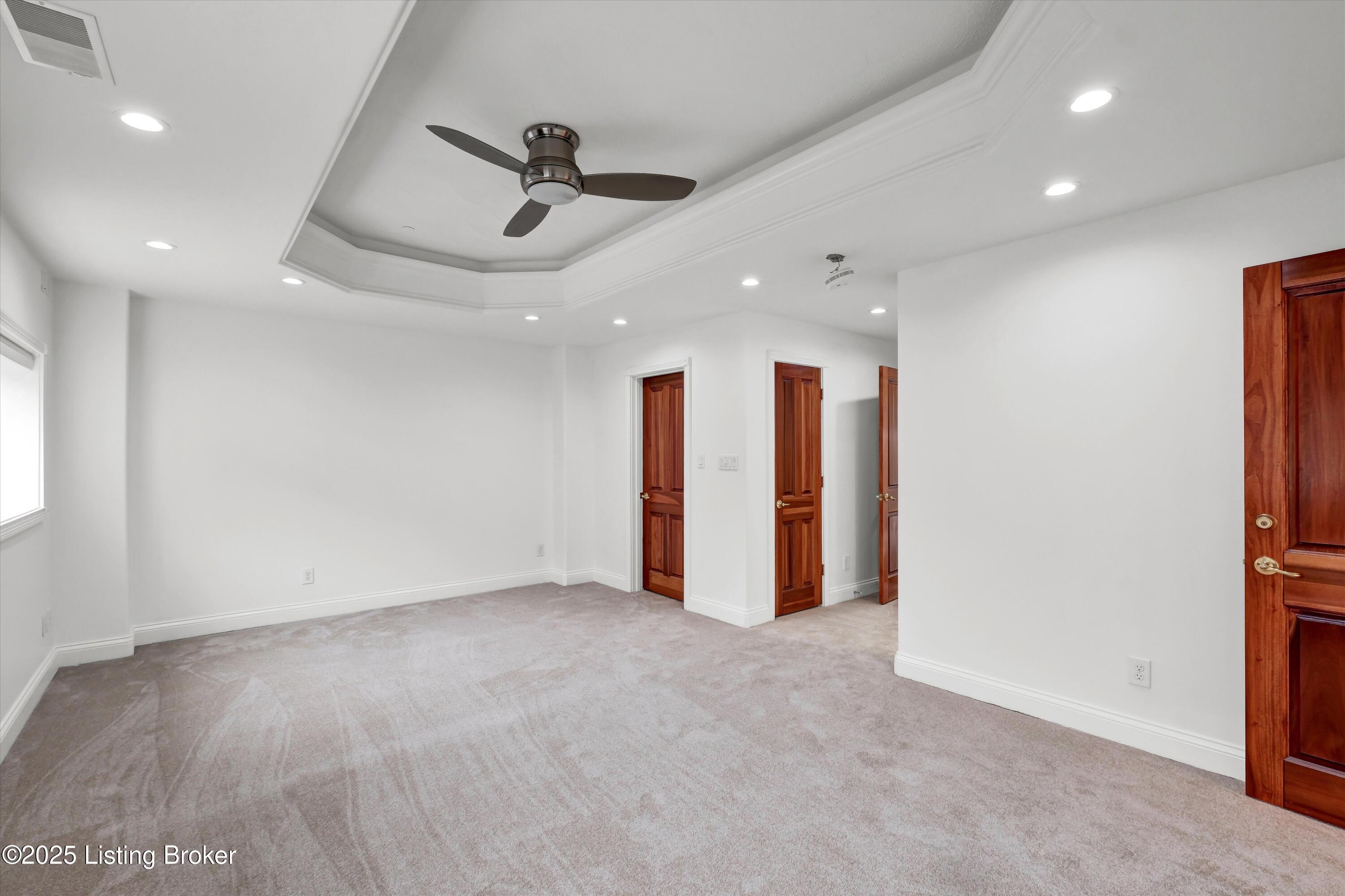 606 W Riverside Dr