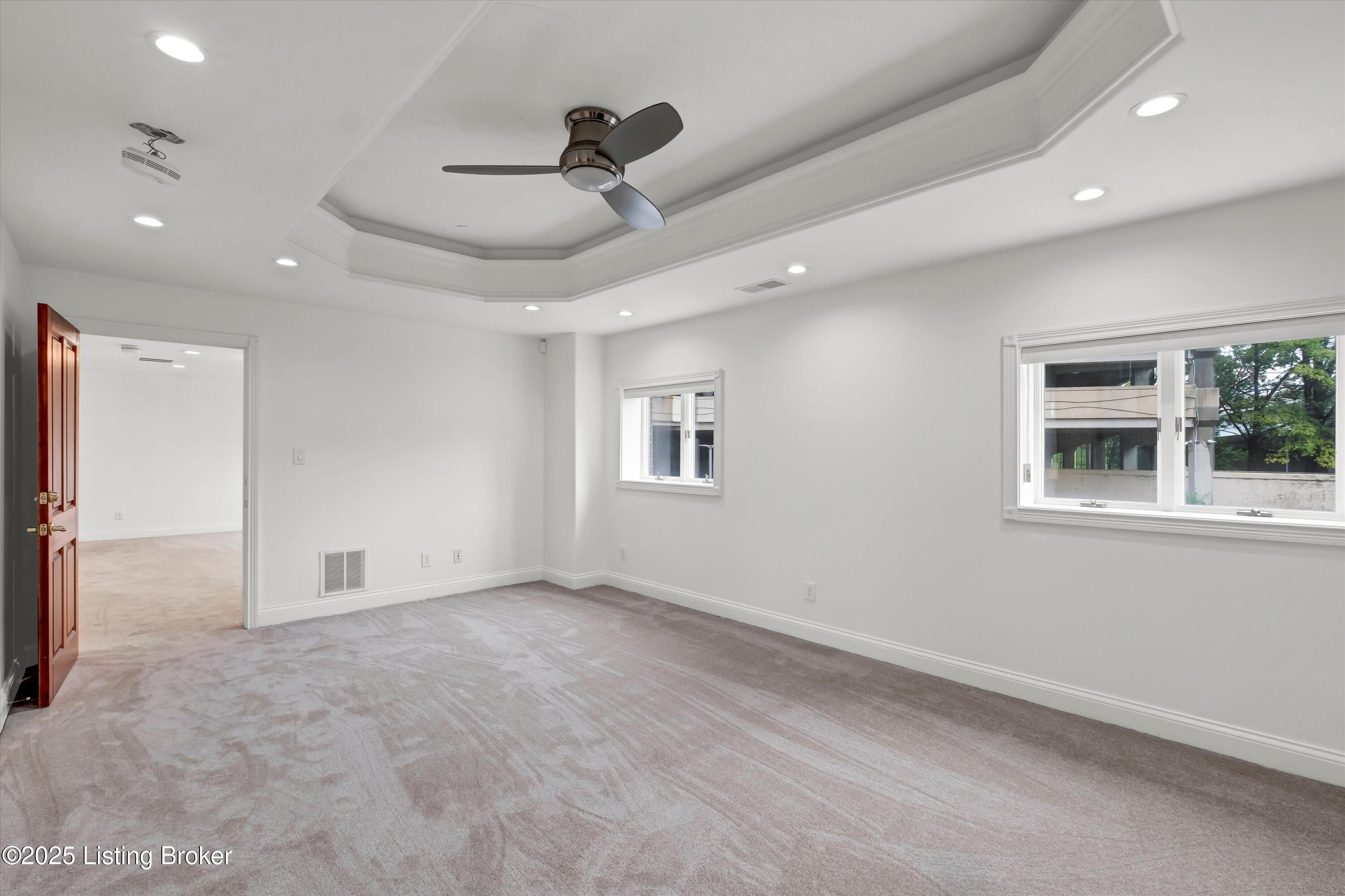 606 W Riverside Dr