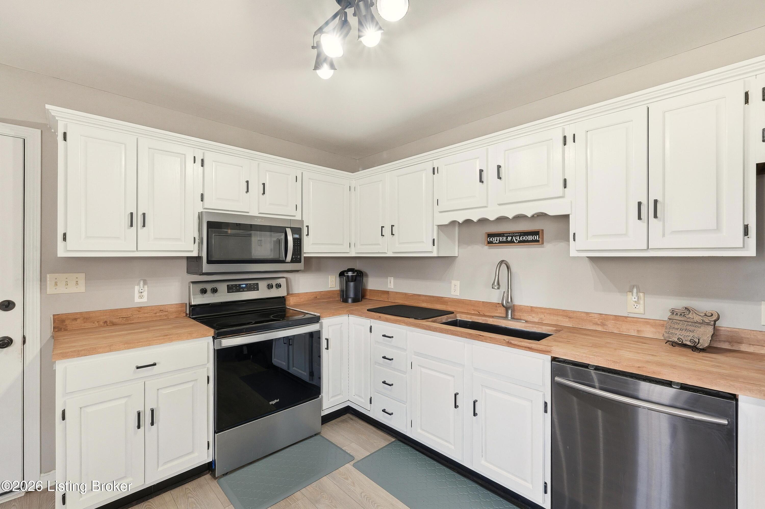 340 Jasper Ln