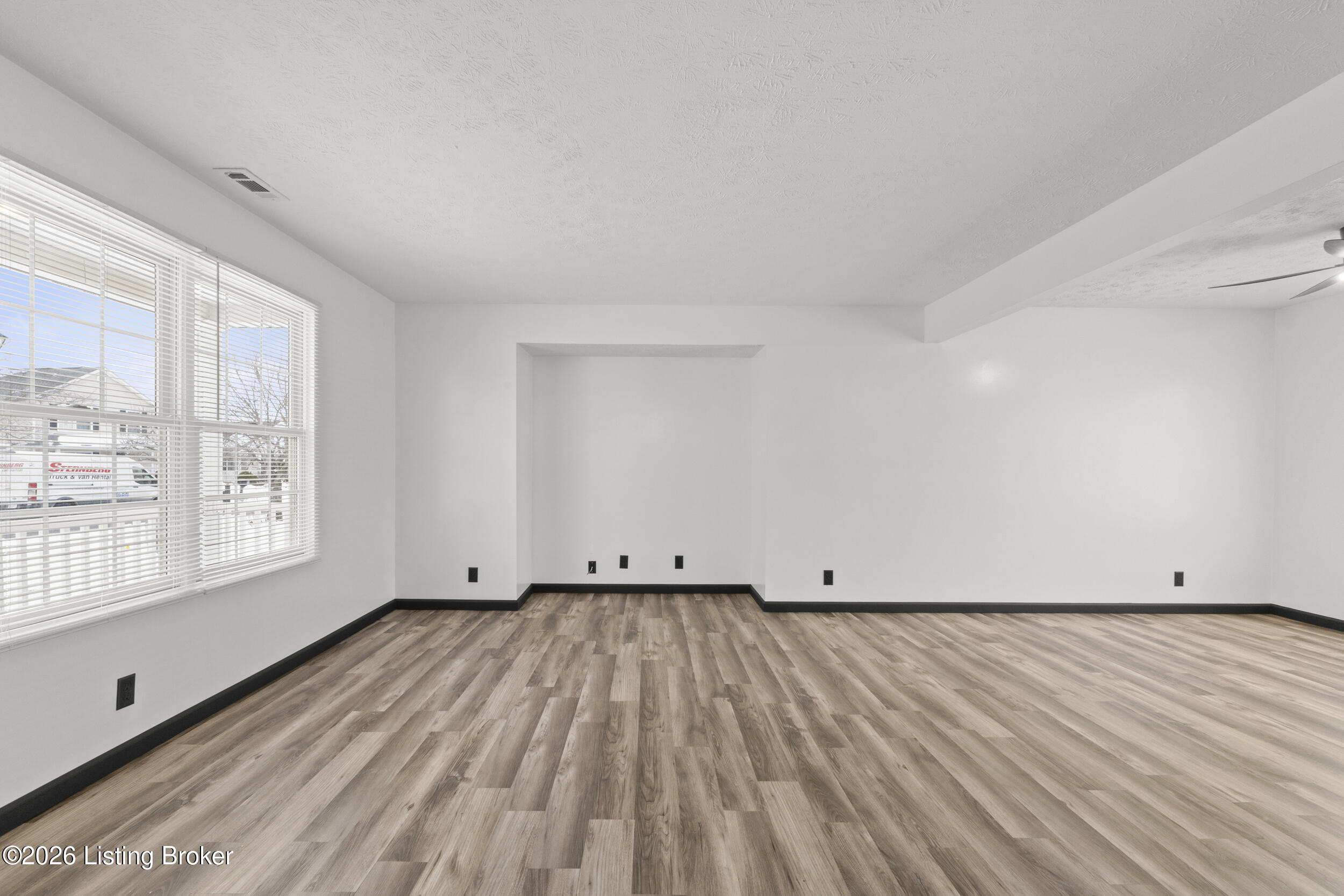 6212 Maravian Dr
