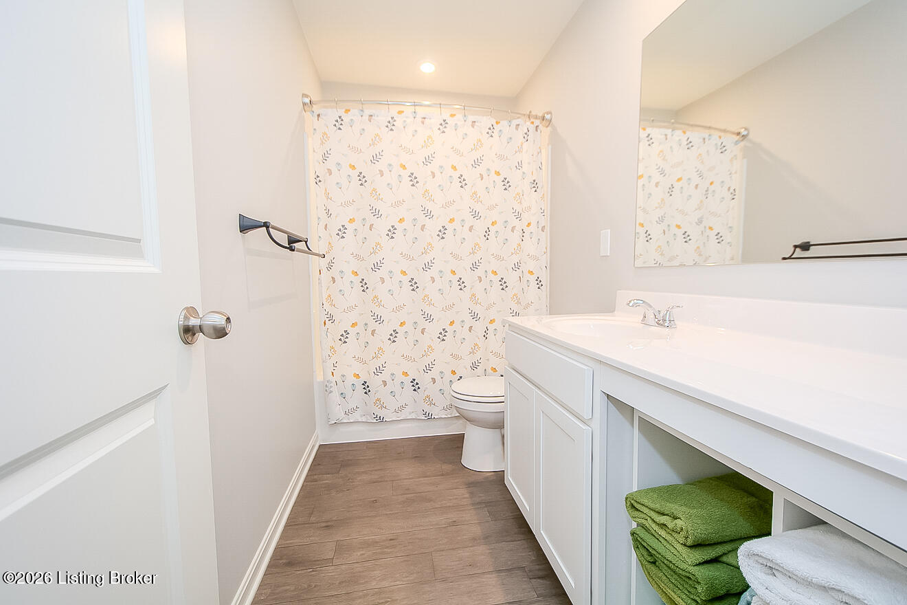 6002 White Pine Ln