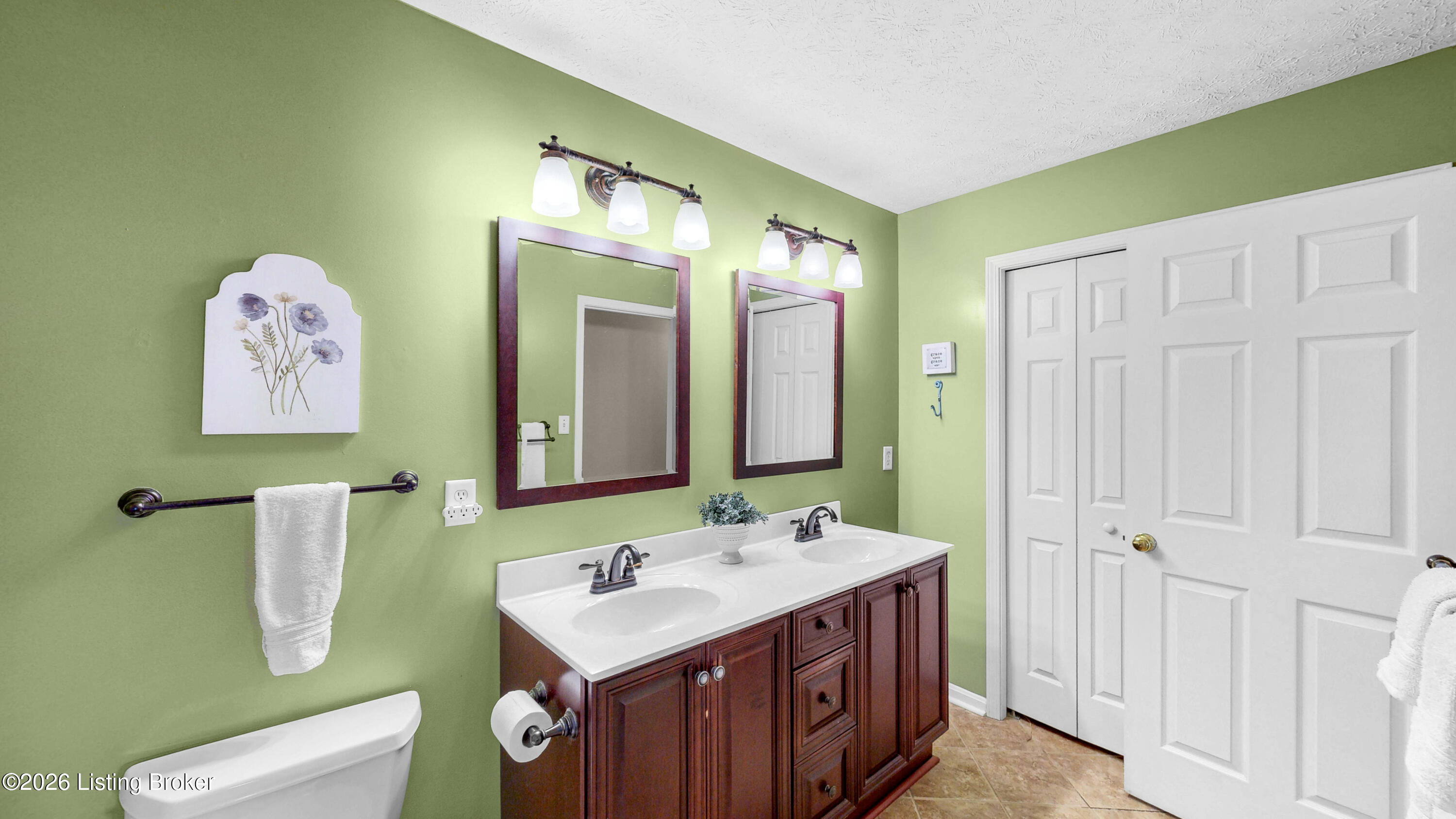 4909 Oakbrook Dr