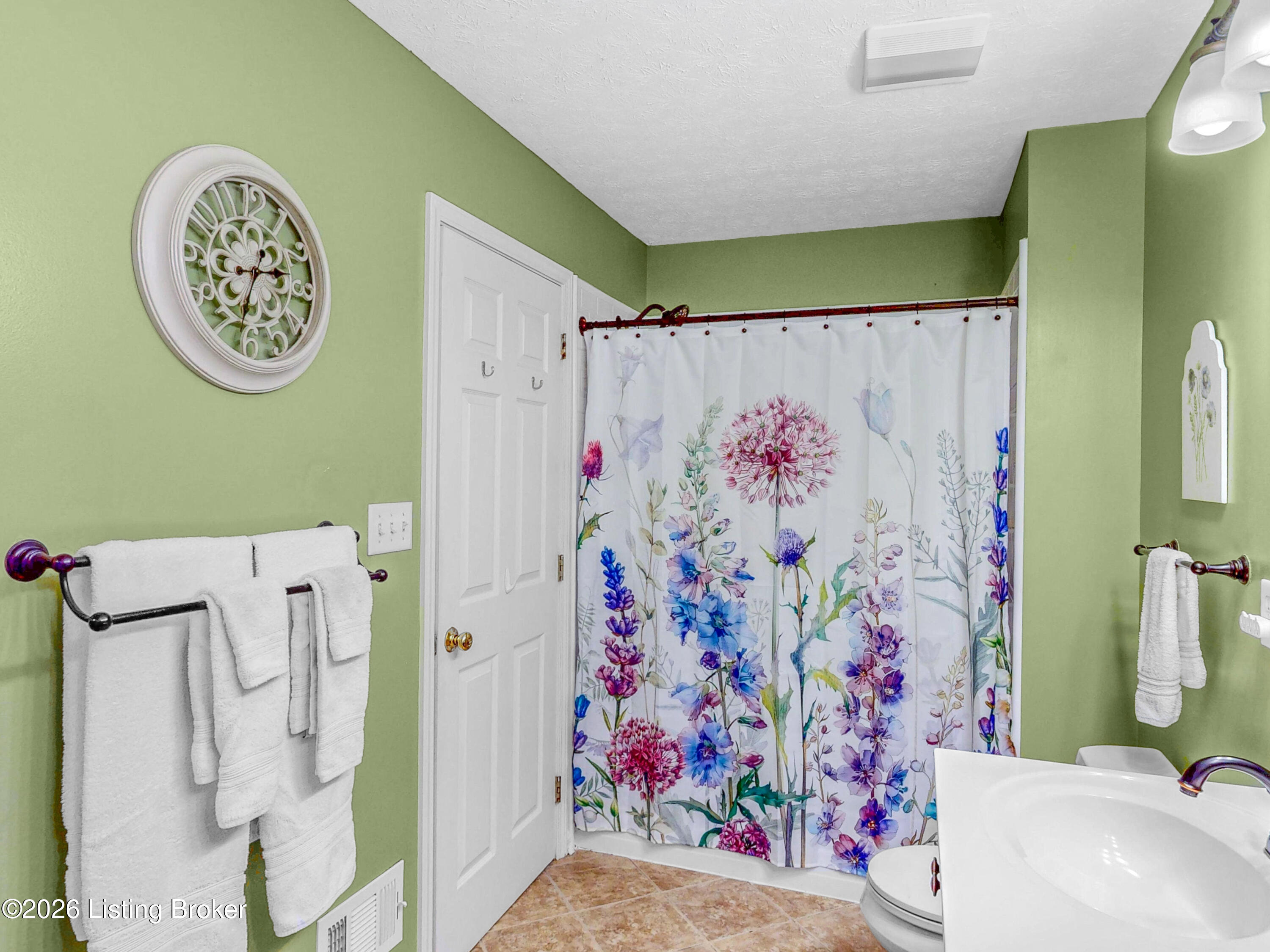4909 Oakbrook Dr