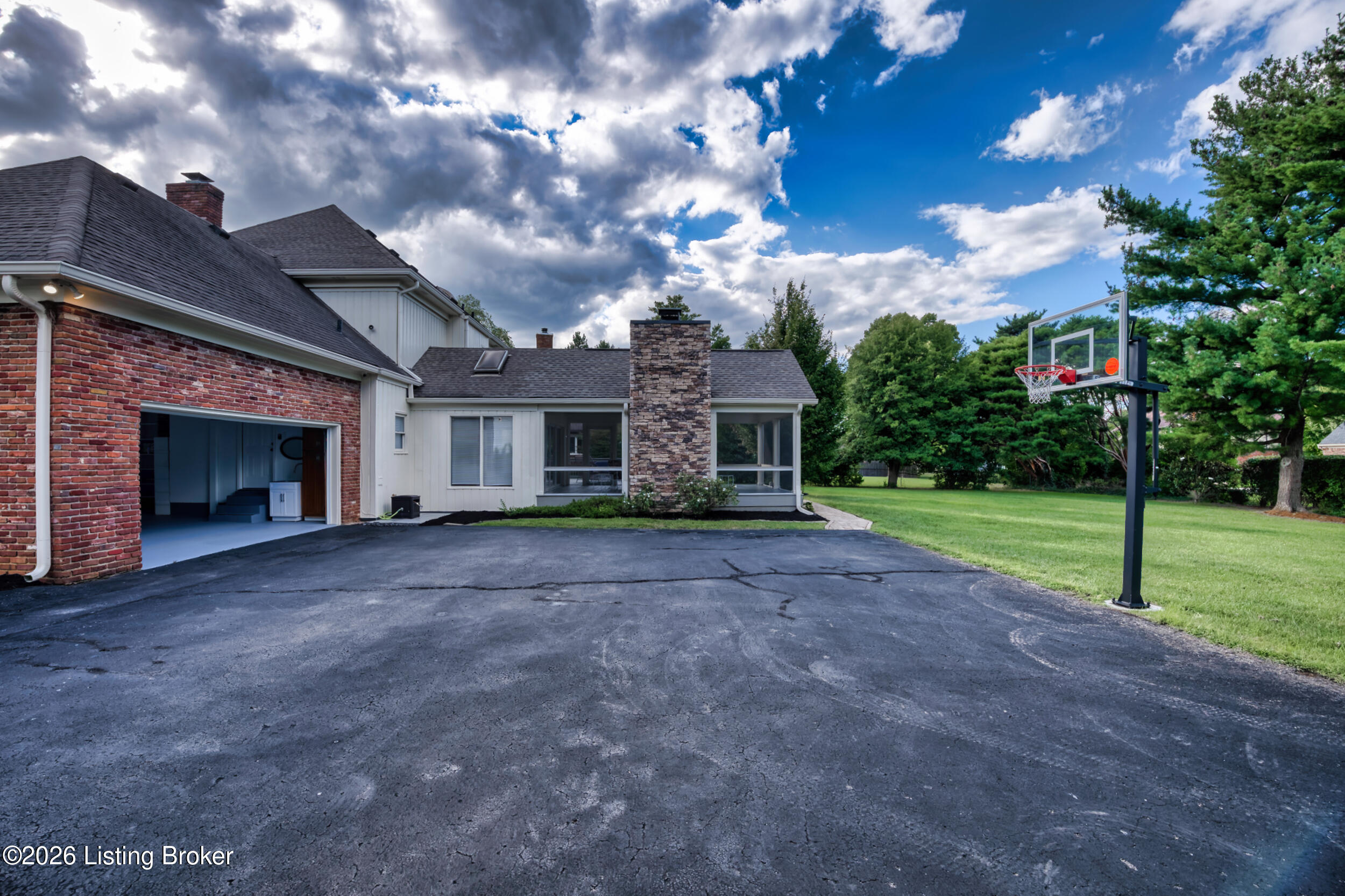 711 Bedfordshire Rd
