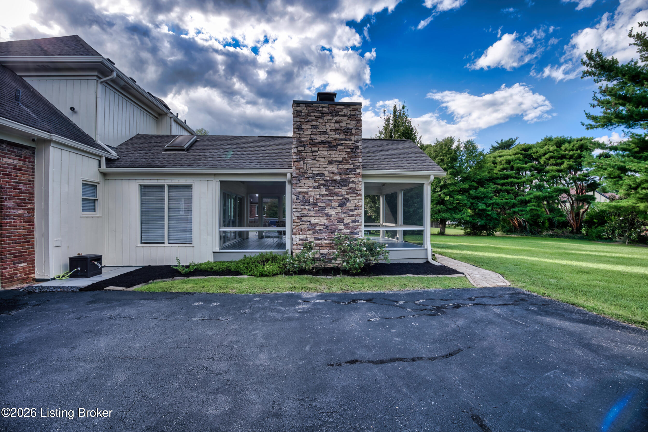 711 Bedfordshire Rd