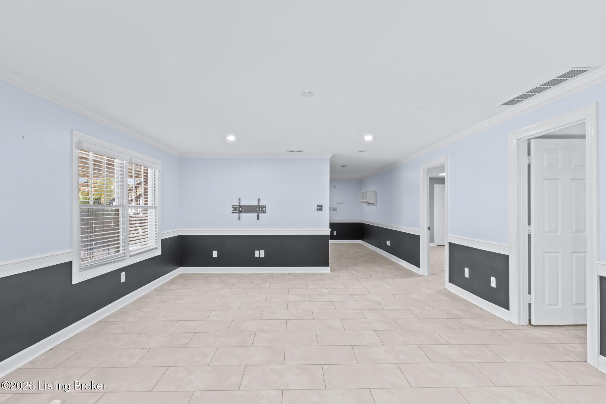 803 Lake Forest Pkwy
