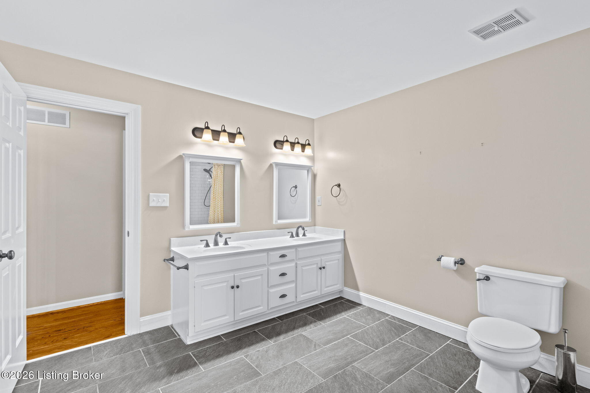 803 Lake Forest Pkwy