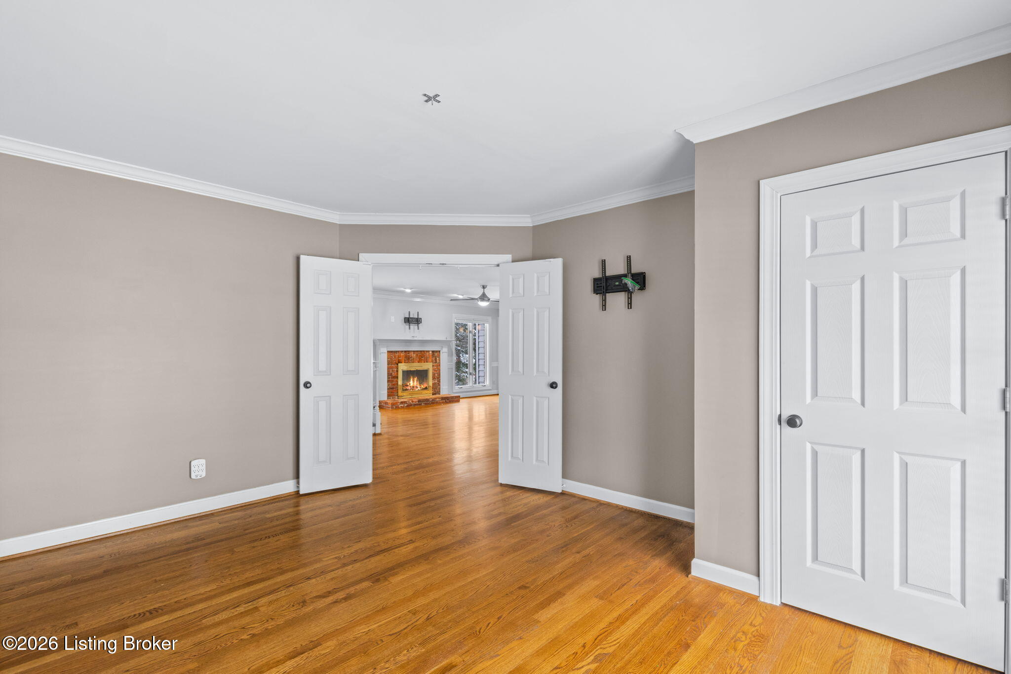 803 Lake Forest Pkwy