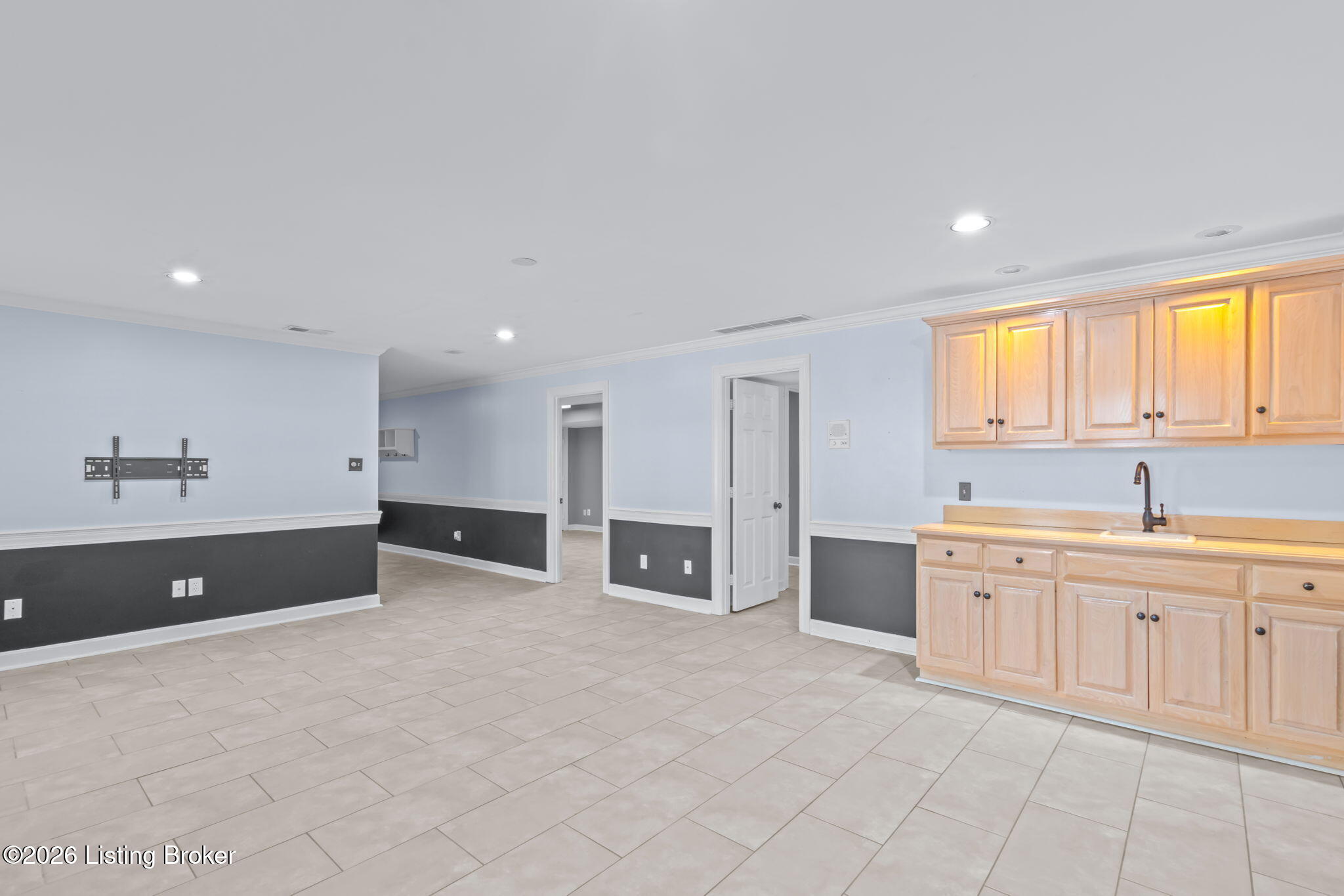 803 Lake Forest Pkwy