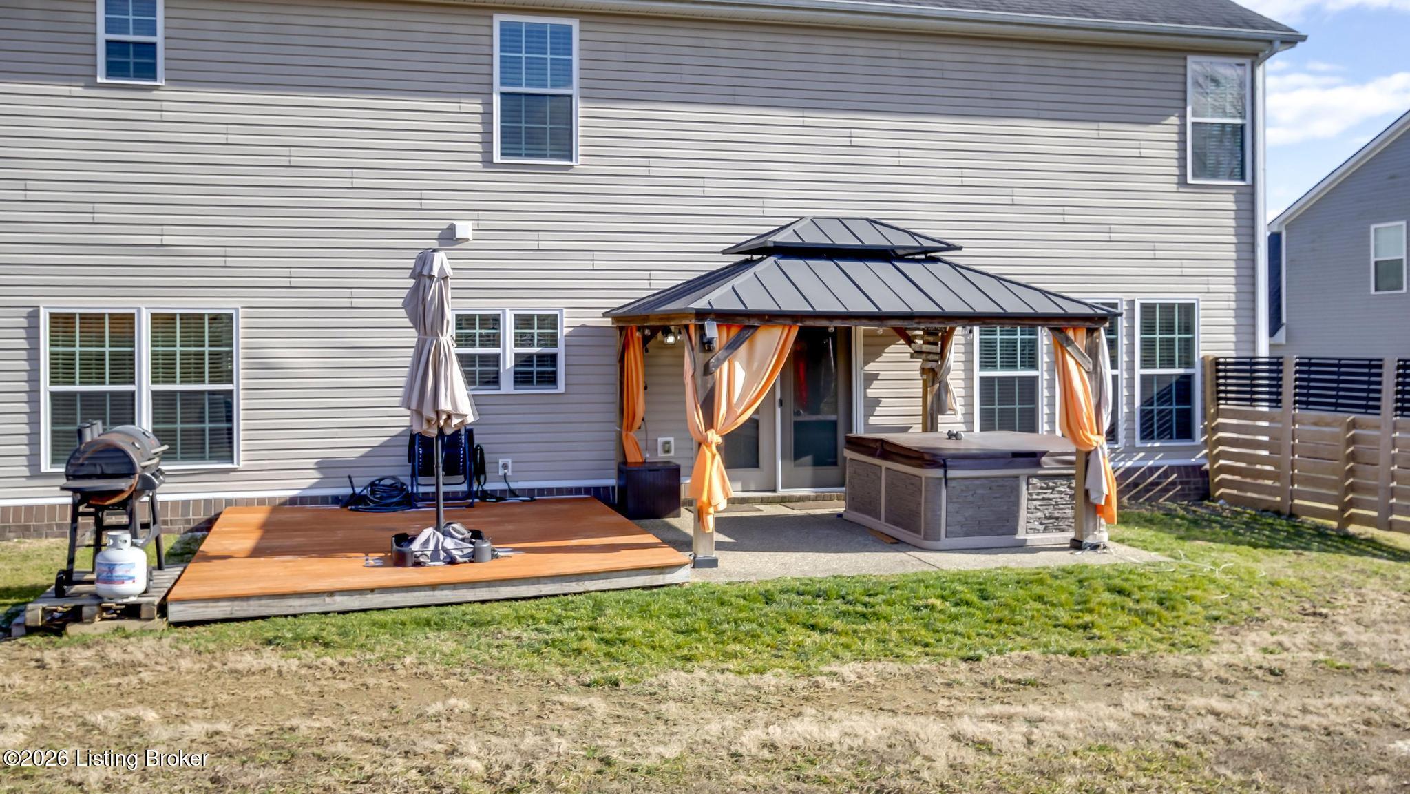 204 Chestnut Grove Ct