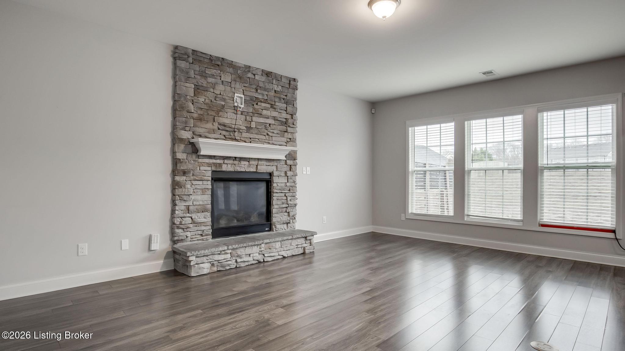 204 Chestnut Grove Ct