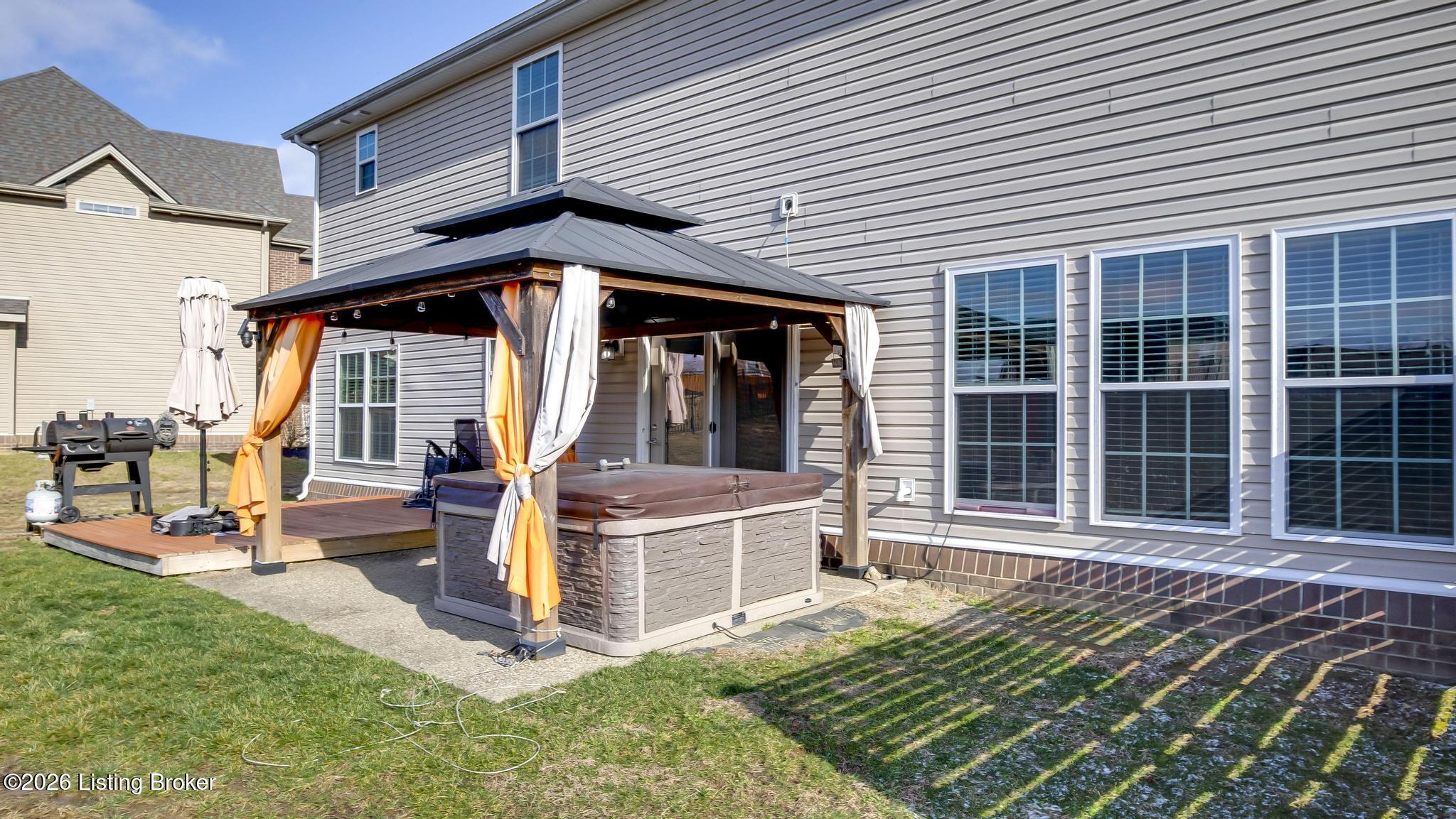 204 Chestnut Grove Ct