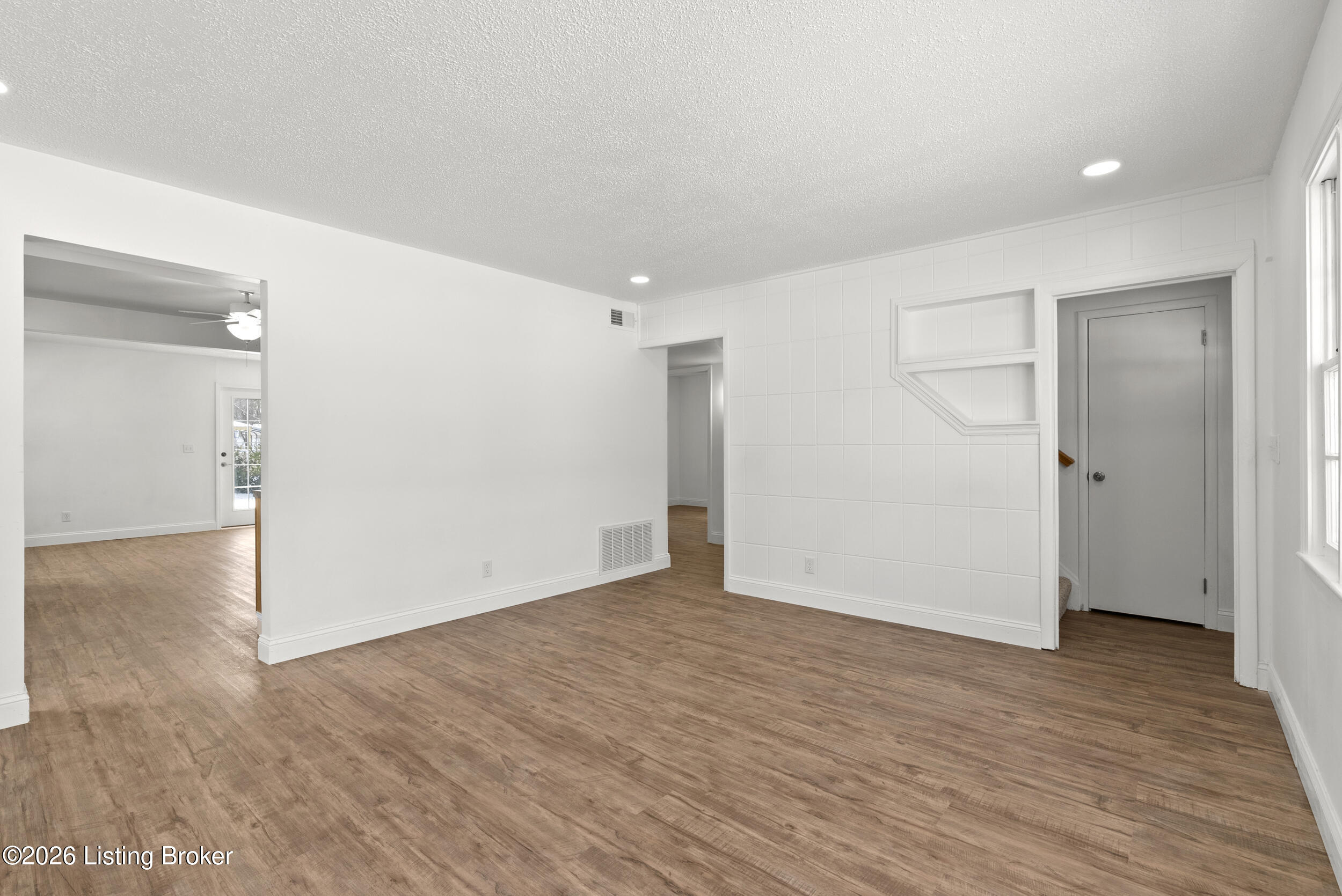 6902 John Adams Way