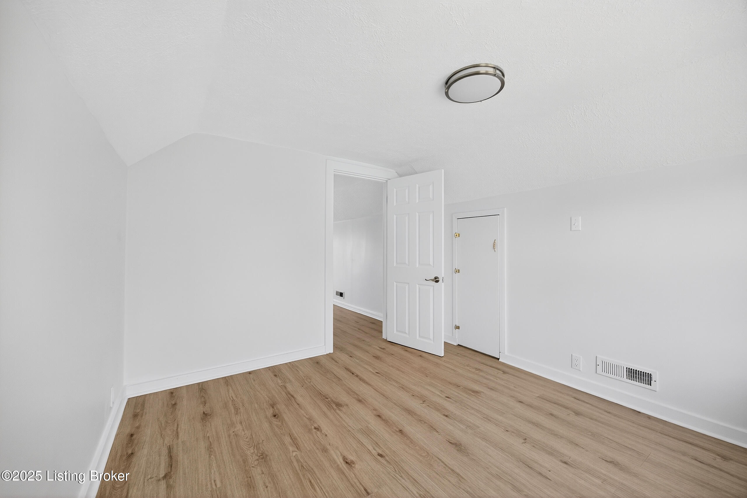 4915 Greenwood Rd
