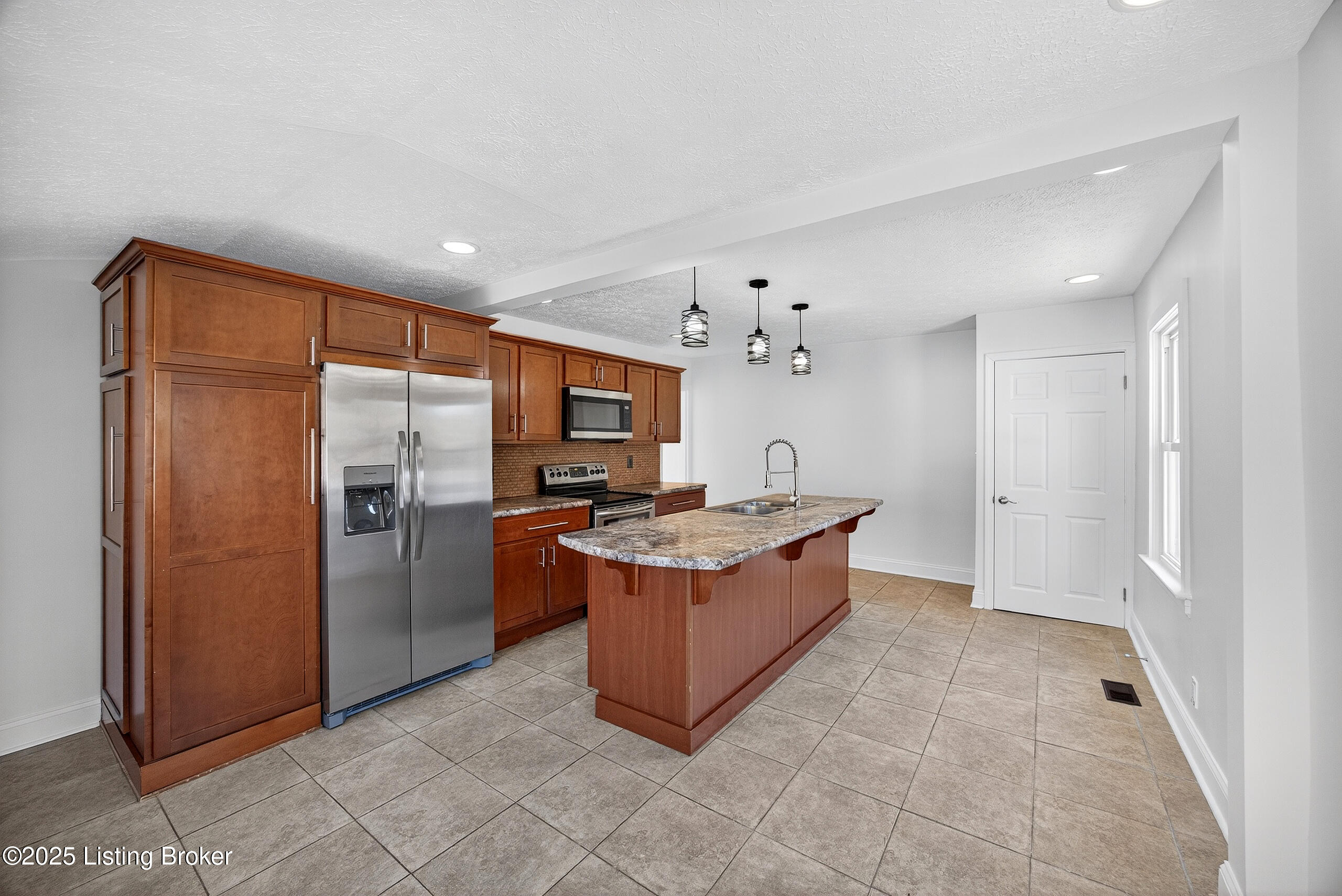 4915 Greenwood Rd