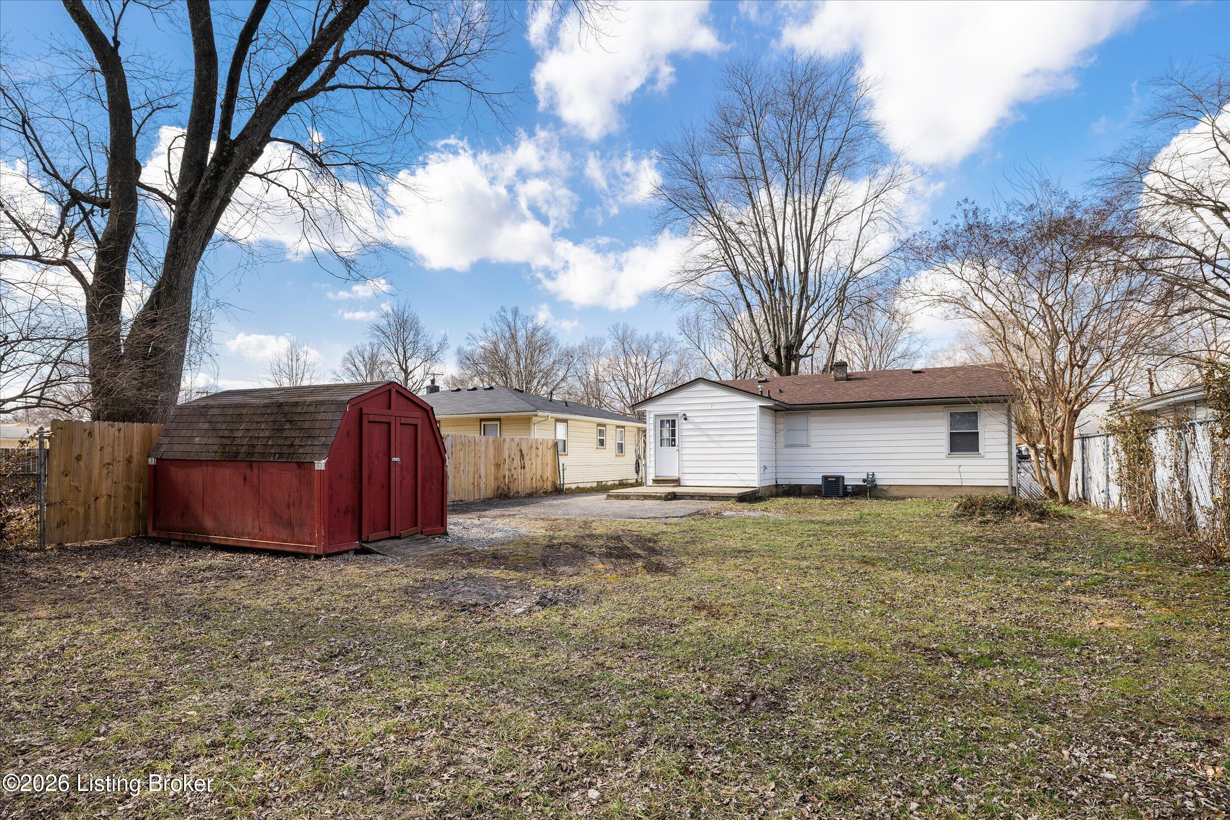 1122 Loretta St