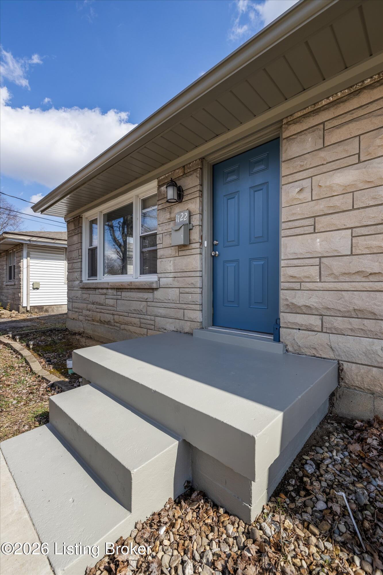 1122 Loretta St
